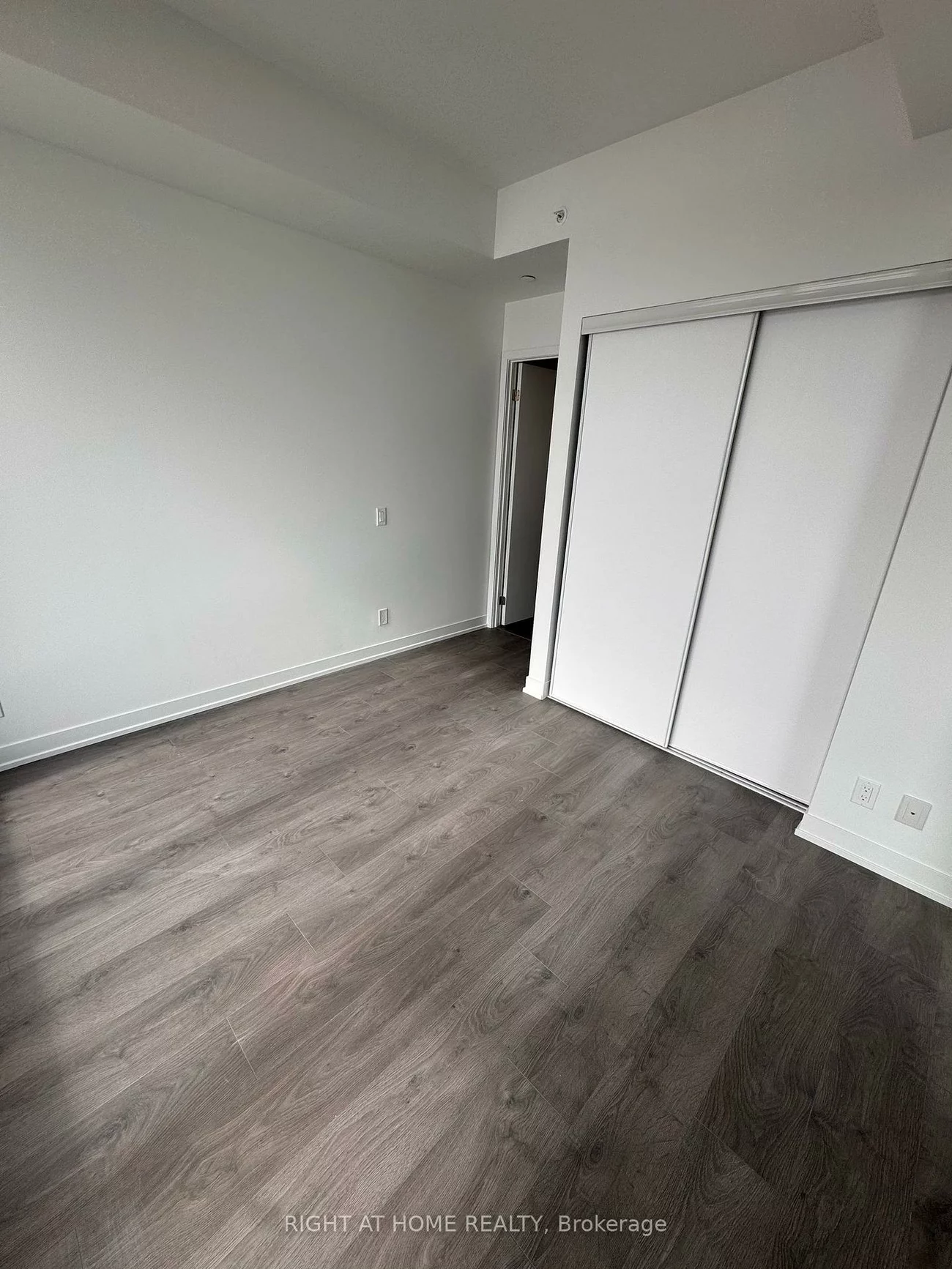 39, Mary, City Centre, Barrie