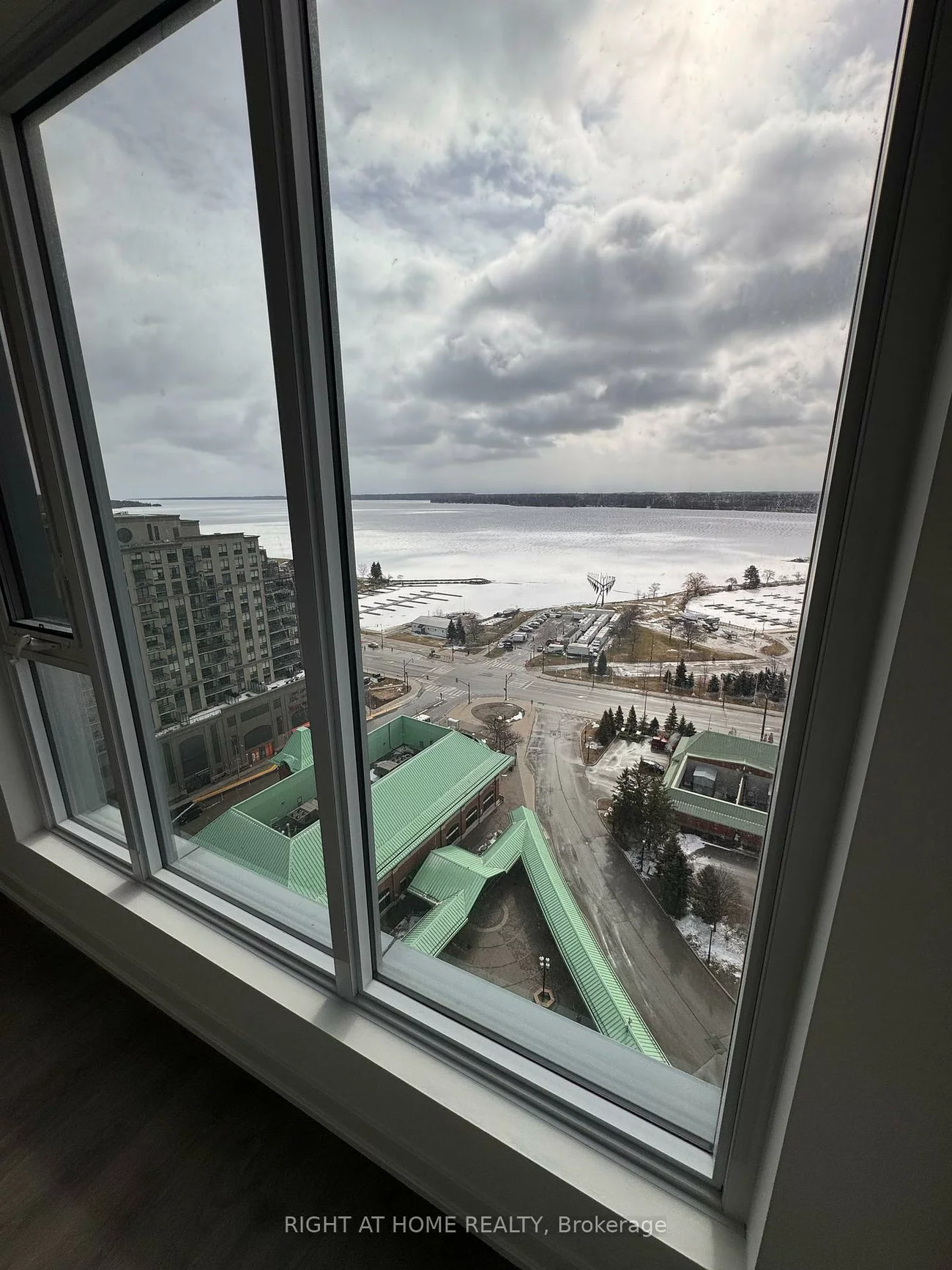 39, Mary, City Centre, Barrie