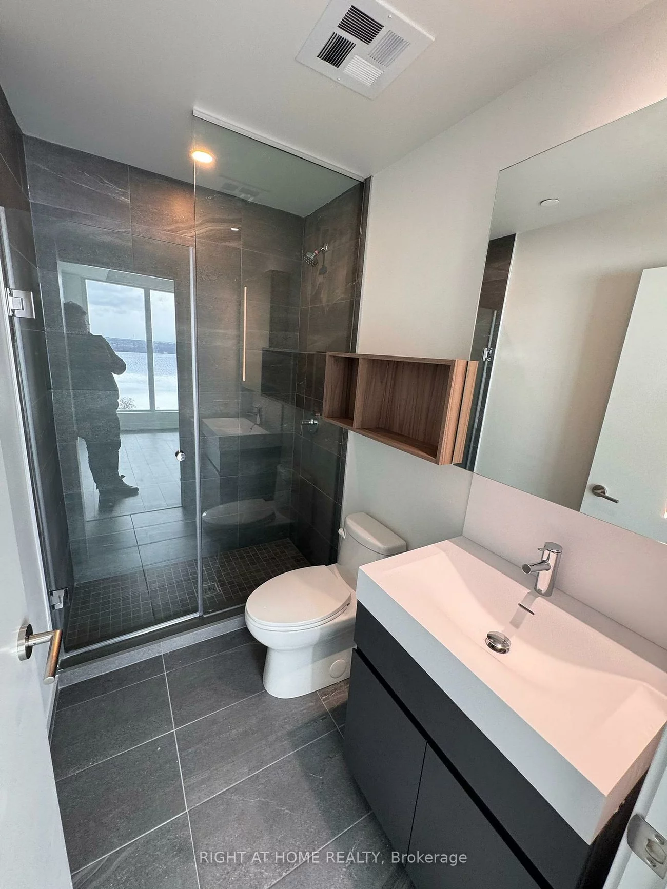 39, Mary, City Centre, Barrie