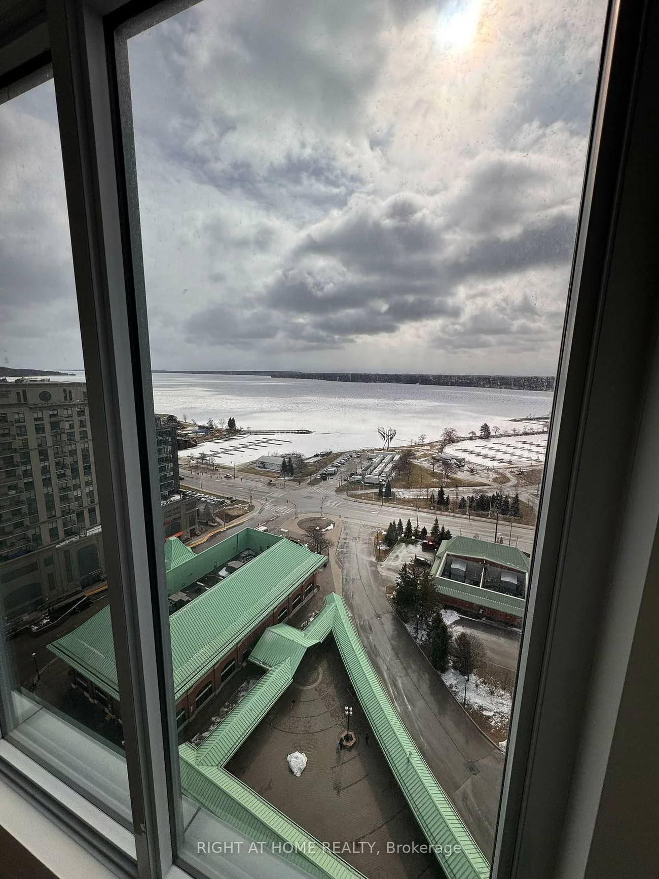 39, Mary, City Centre, Barrie