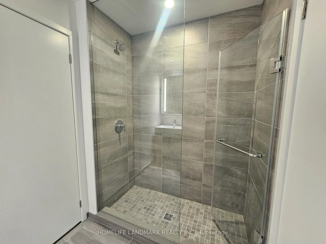 39, Mary, City Centre, Barrie