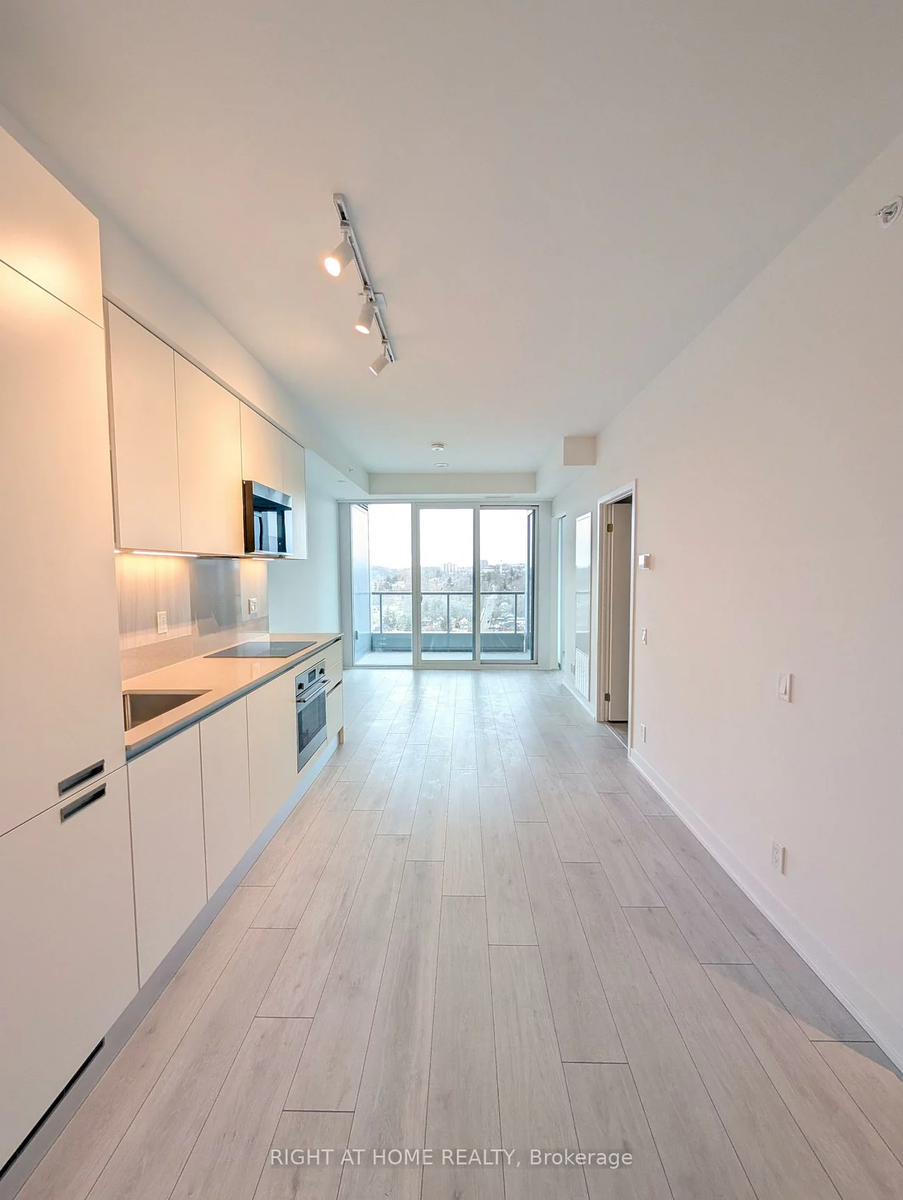 39, Mary, City Centre, Barrie