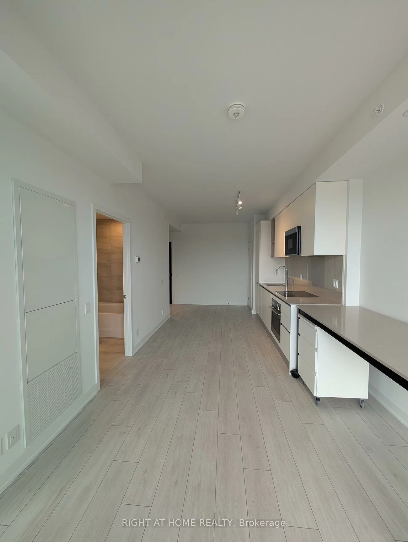 39, Mary, City Centre, Barrie