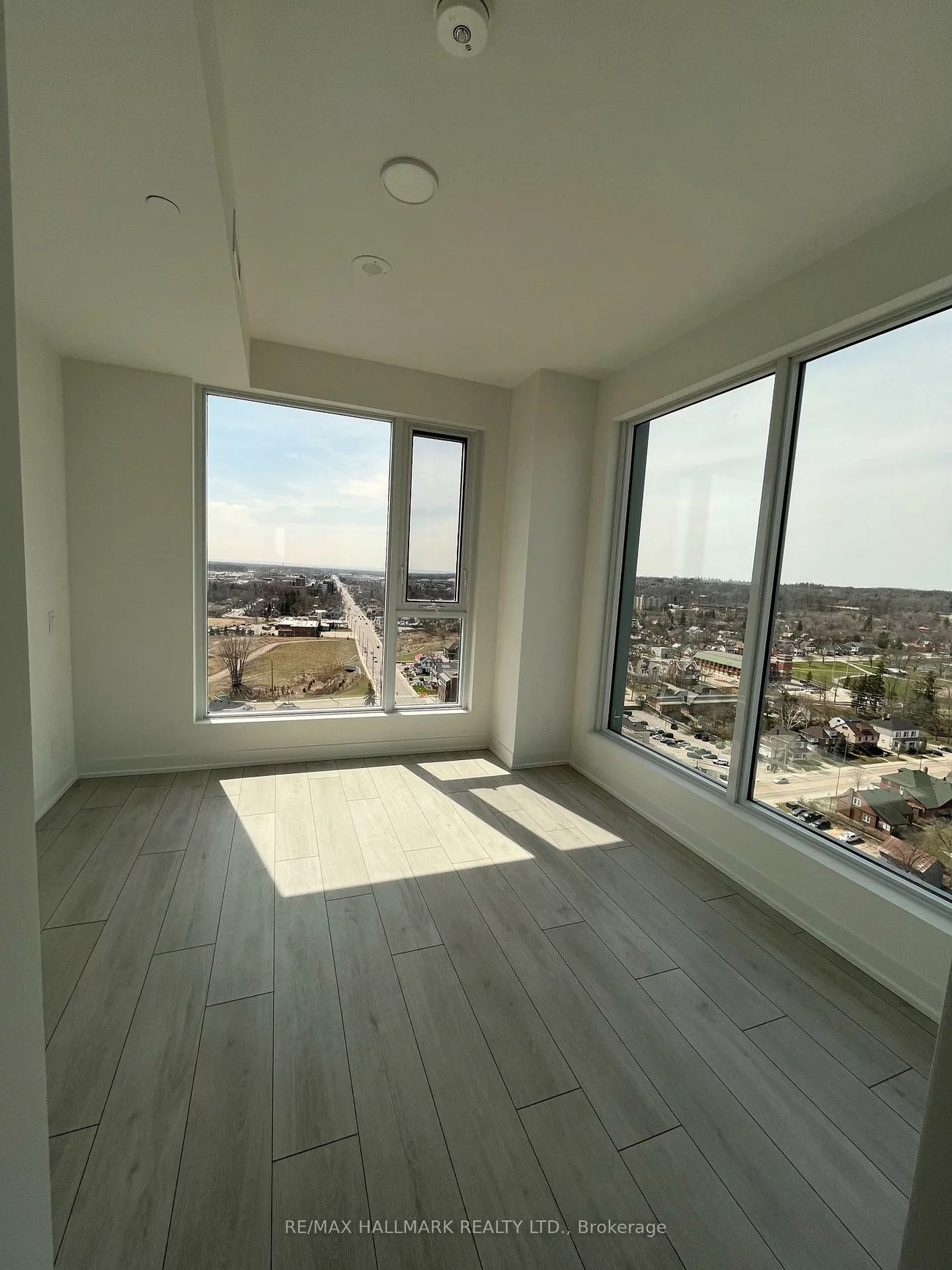 39, Mary, City Centre, Barrie