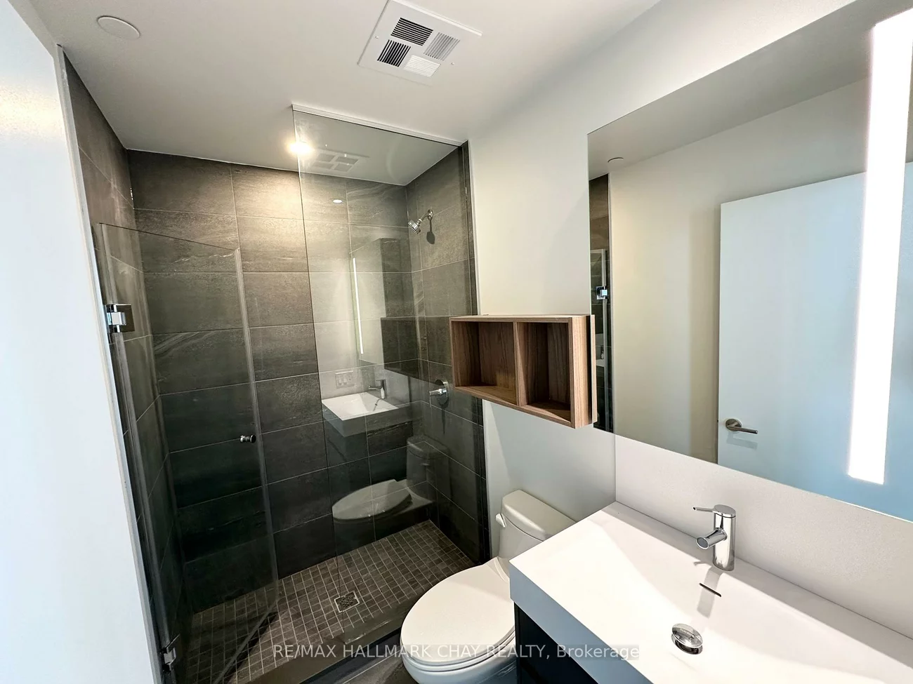 39, Mary, City Centre, Barrie
