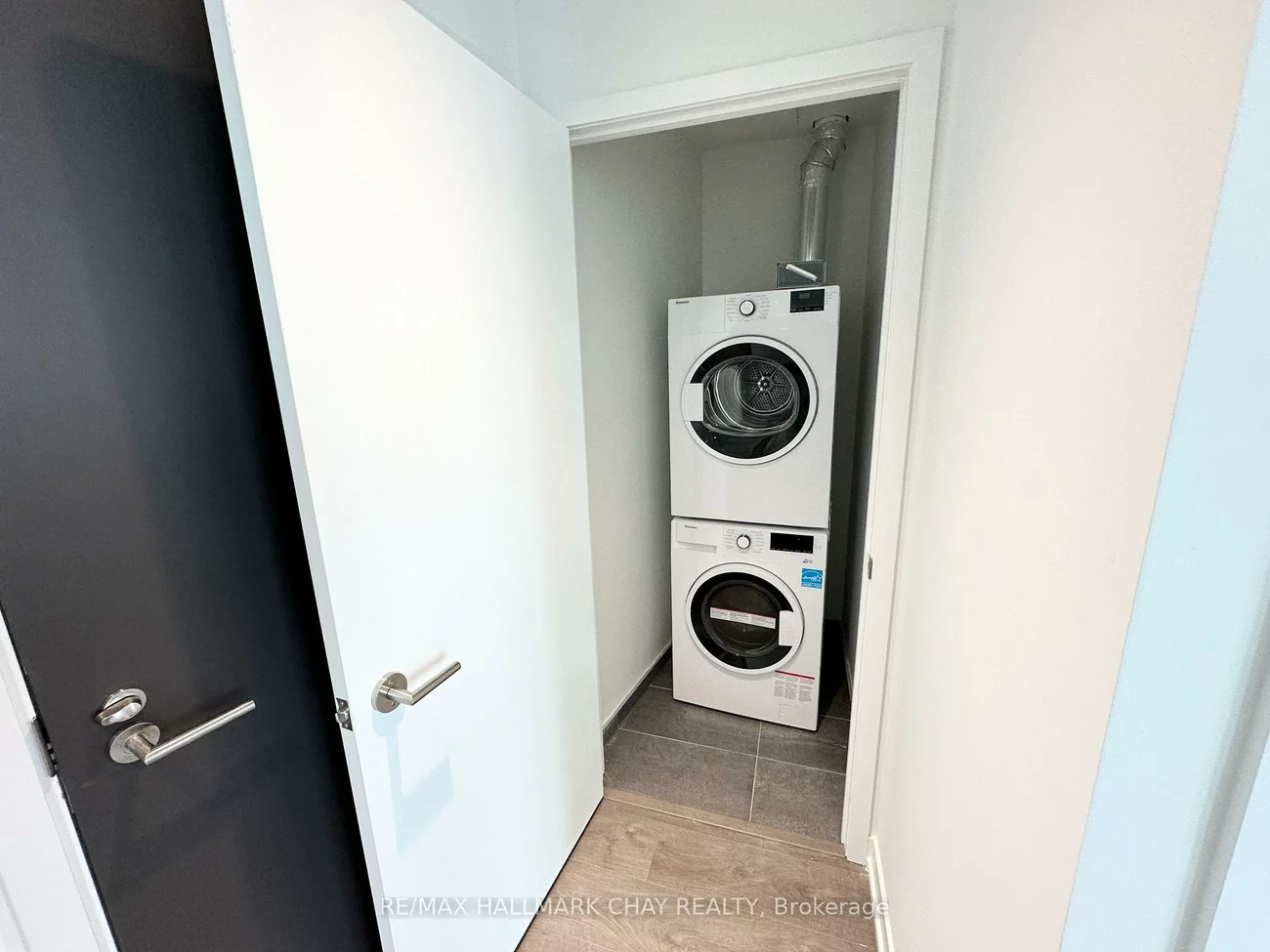 39, Mary, City Centre, Barrie