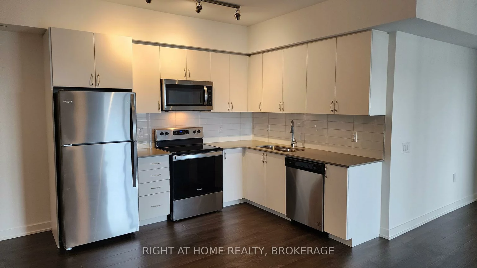 56, Lakeside, Little Lake, Barrie