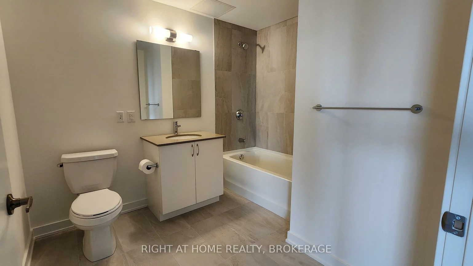 56, Lakeside, Little Lake, Barrie