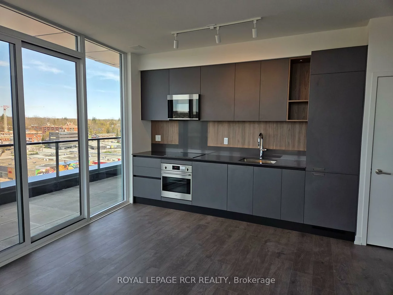 39, Mary, City Centre, Barrie