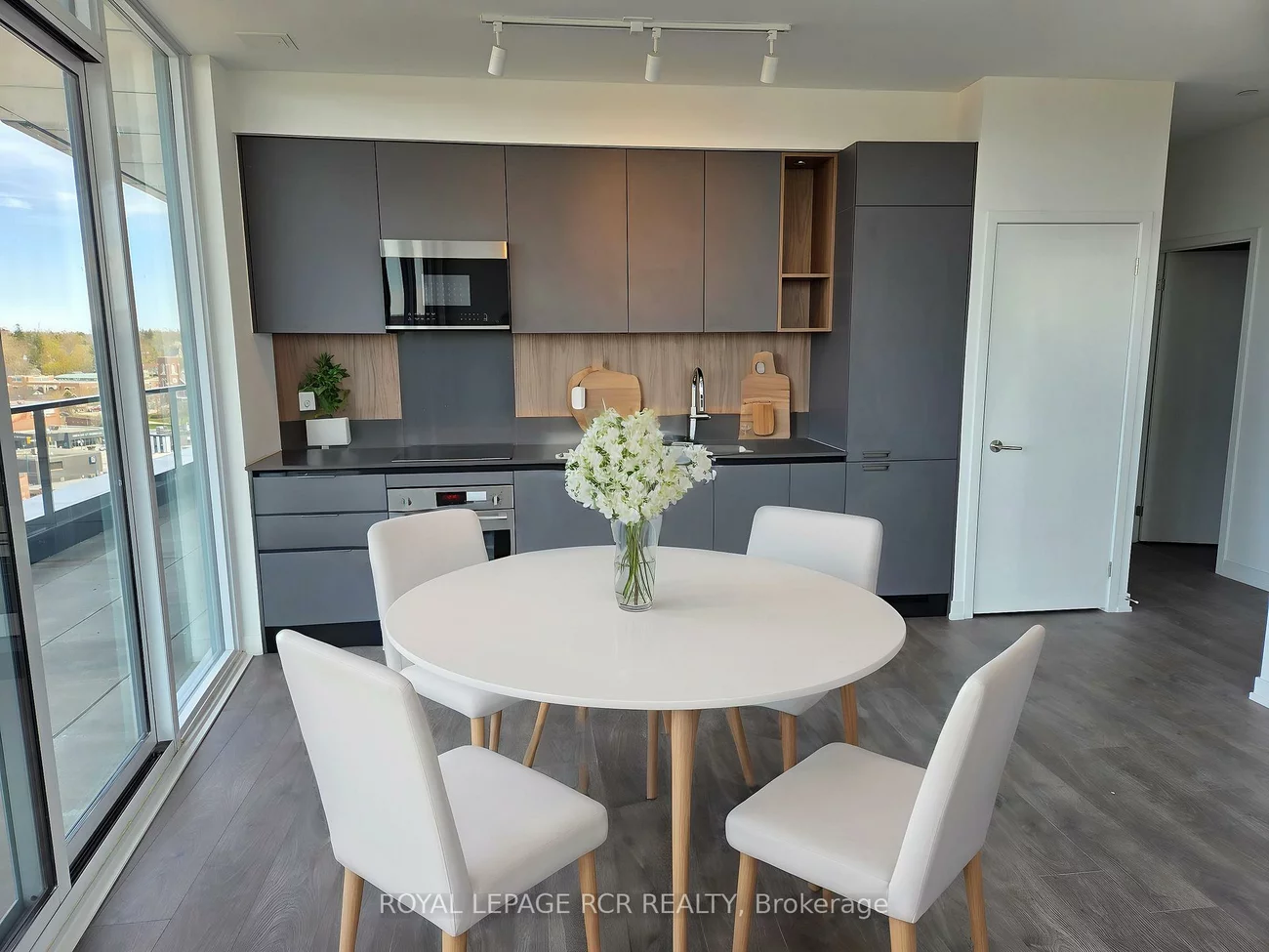 39, Mary, City Centre, Barrie