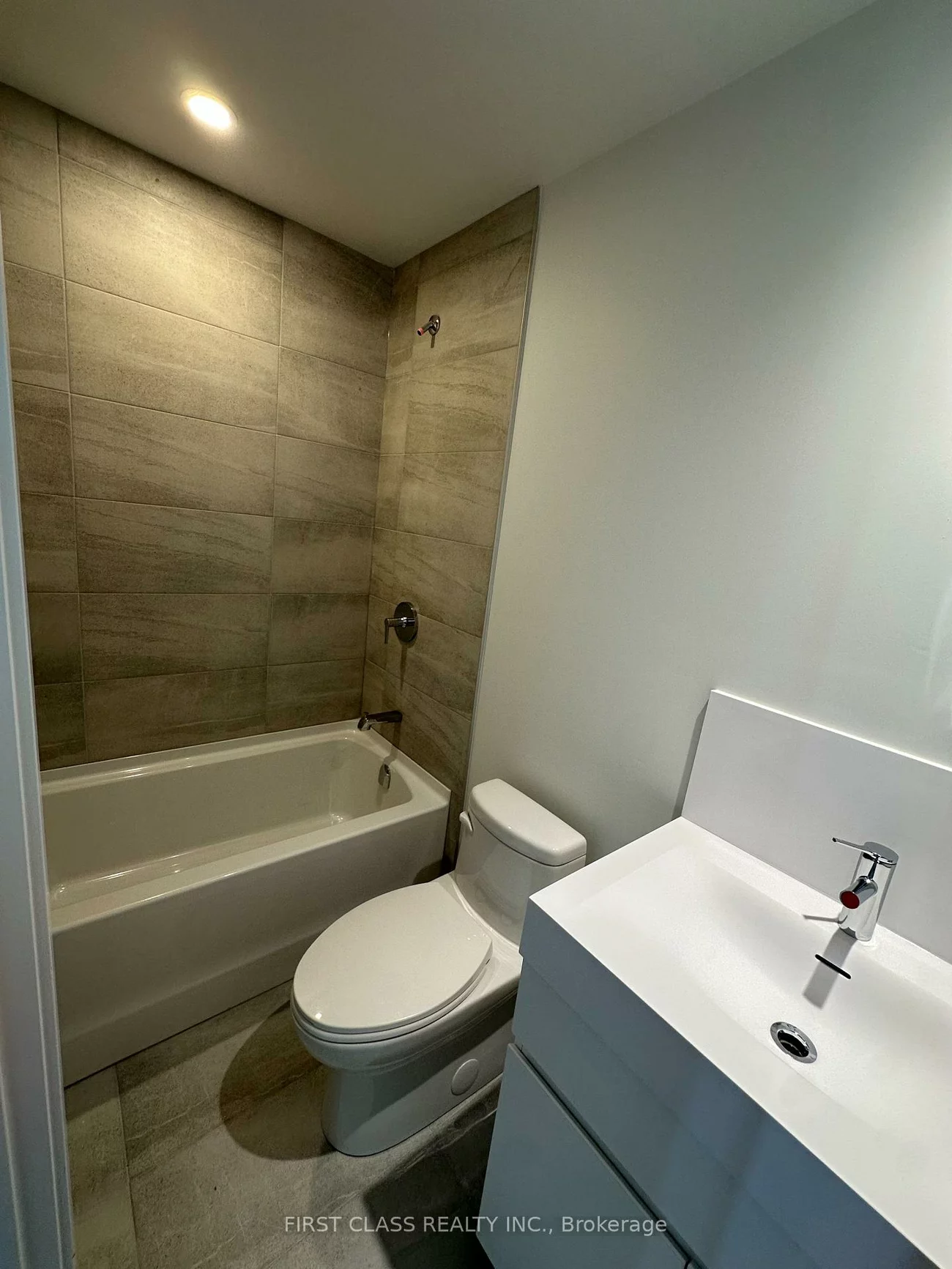 39, Mary, City Centre, Barrie