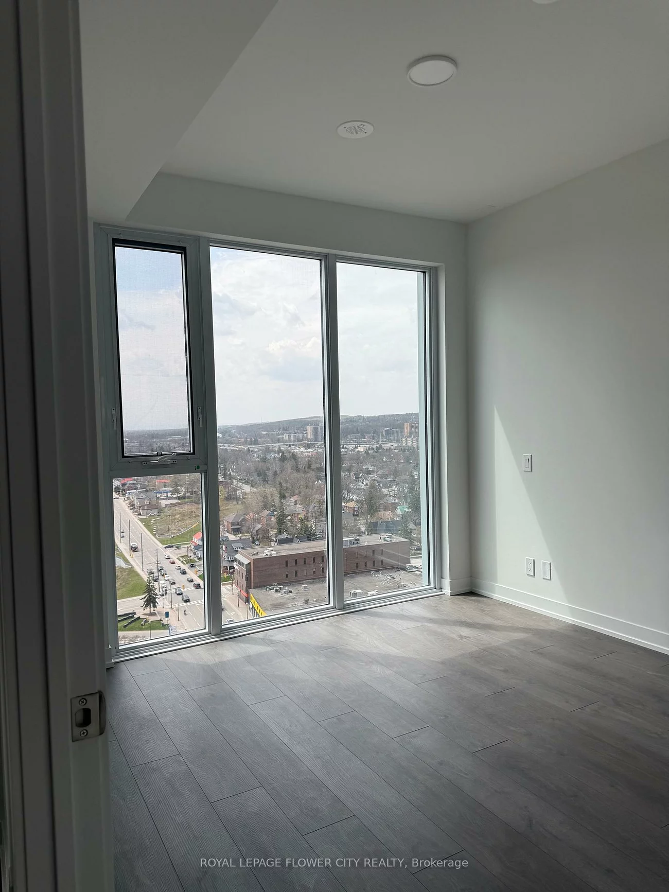 39, Mary, City Centre, Barrie