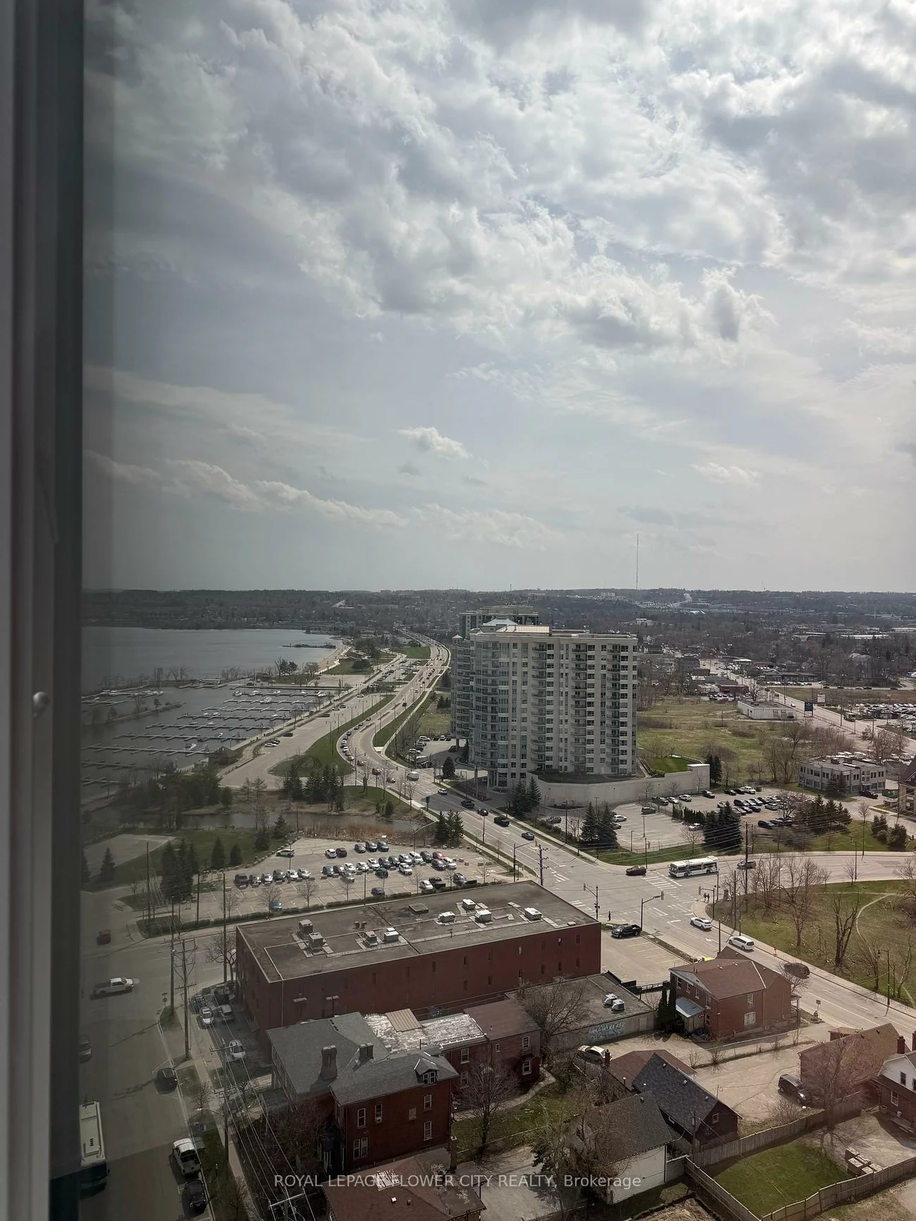 39, Mary, City Centre, Barrie