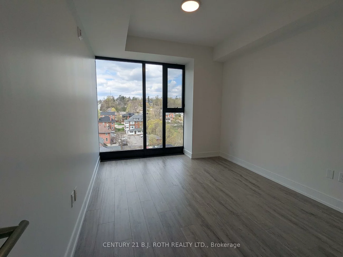 185, Dunlop, Lakeshore, Barrie