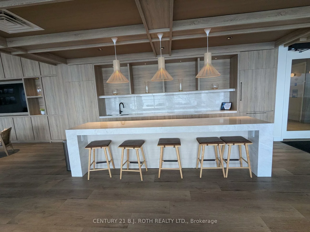 185, Dunlop, Lakeshore, Barrie