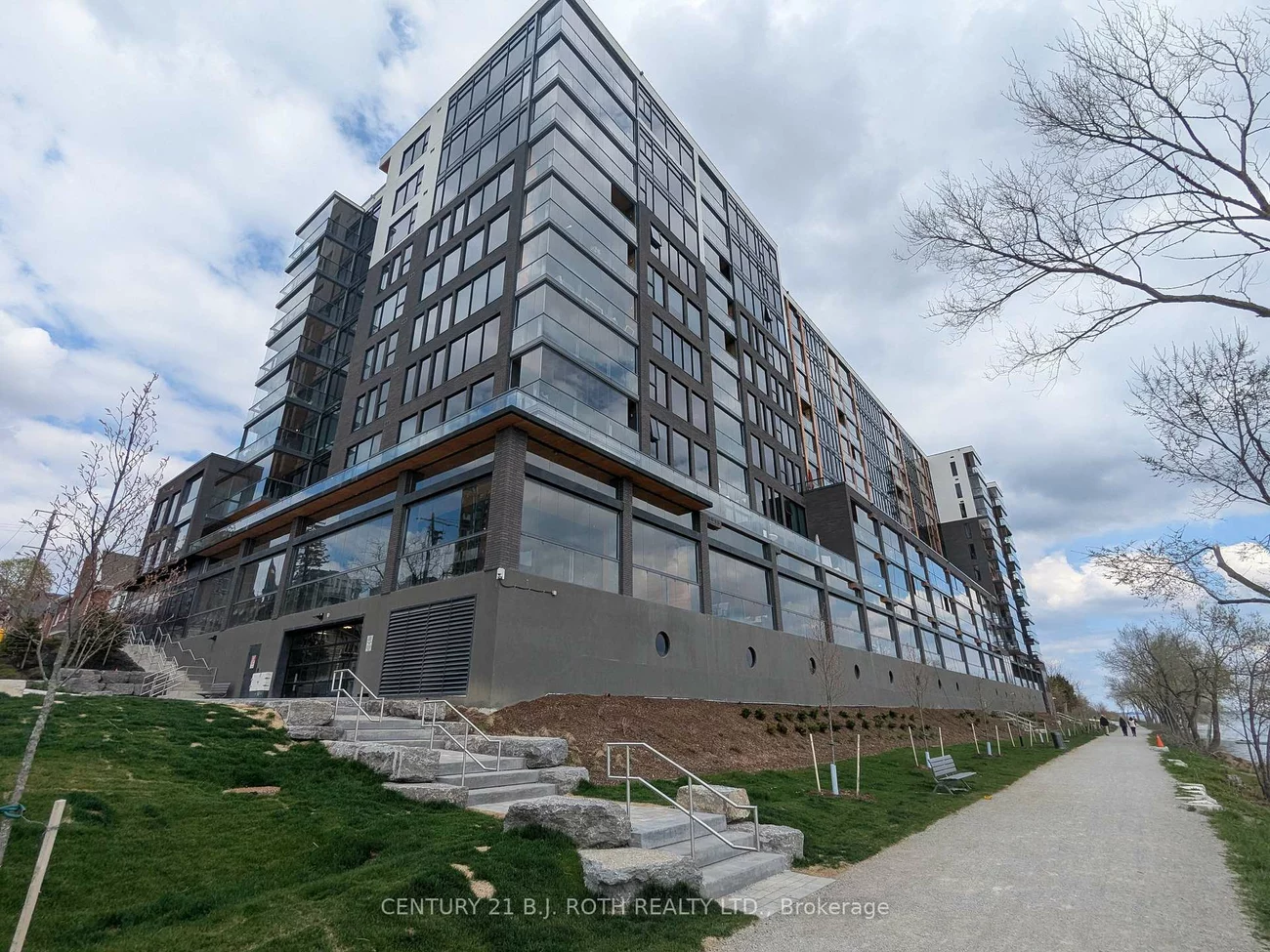 185, Dunlop, Lakeshore, Barrie