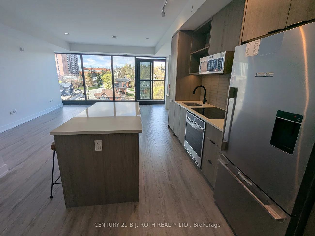 185, Dunlop, Lakeshore, Barrie