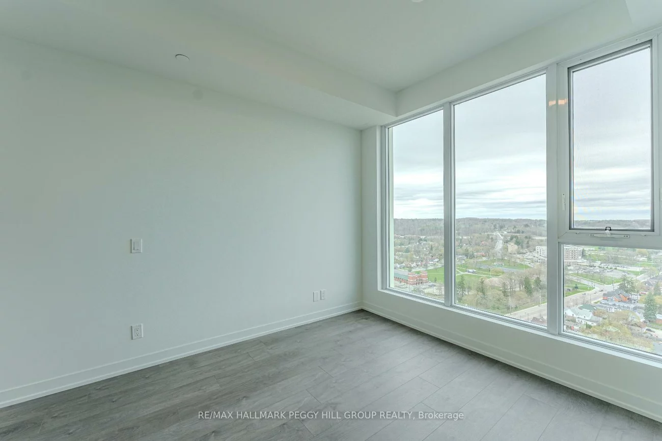 39, Mary, City Centre, Barrie