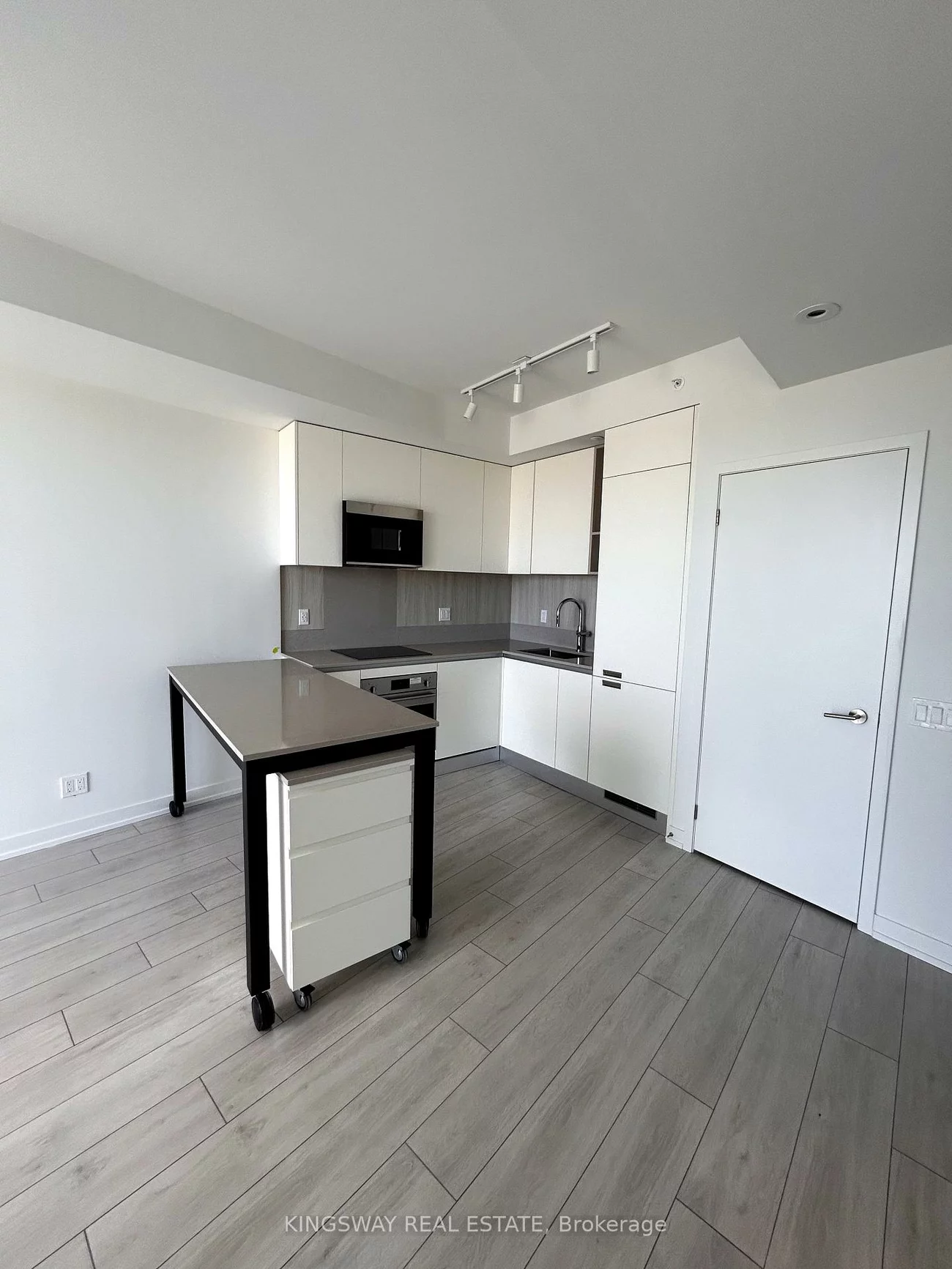 39, mary, City Centre, Barrie