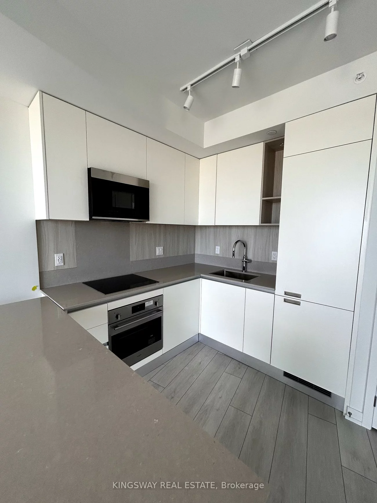 39, mary, City Centre, Barrie
