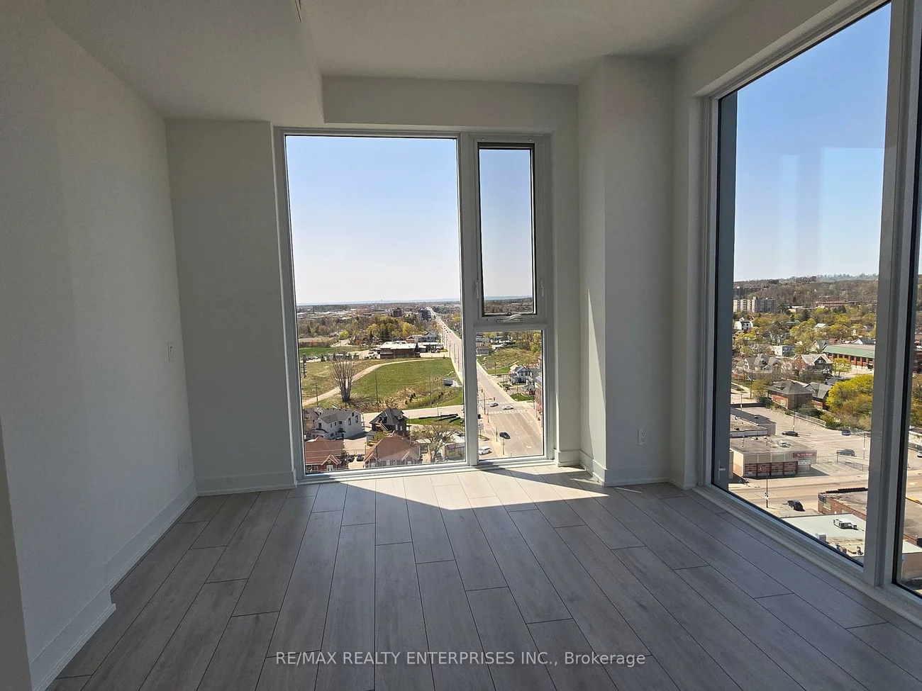 39, Mary, City Centre, Barrie