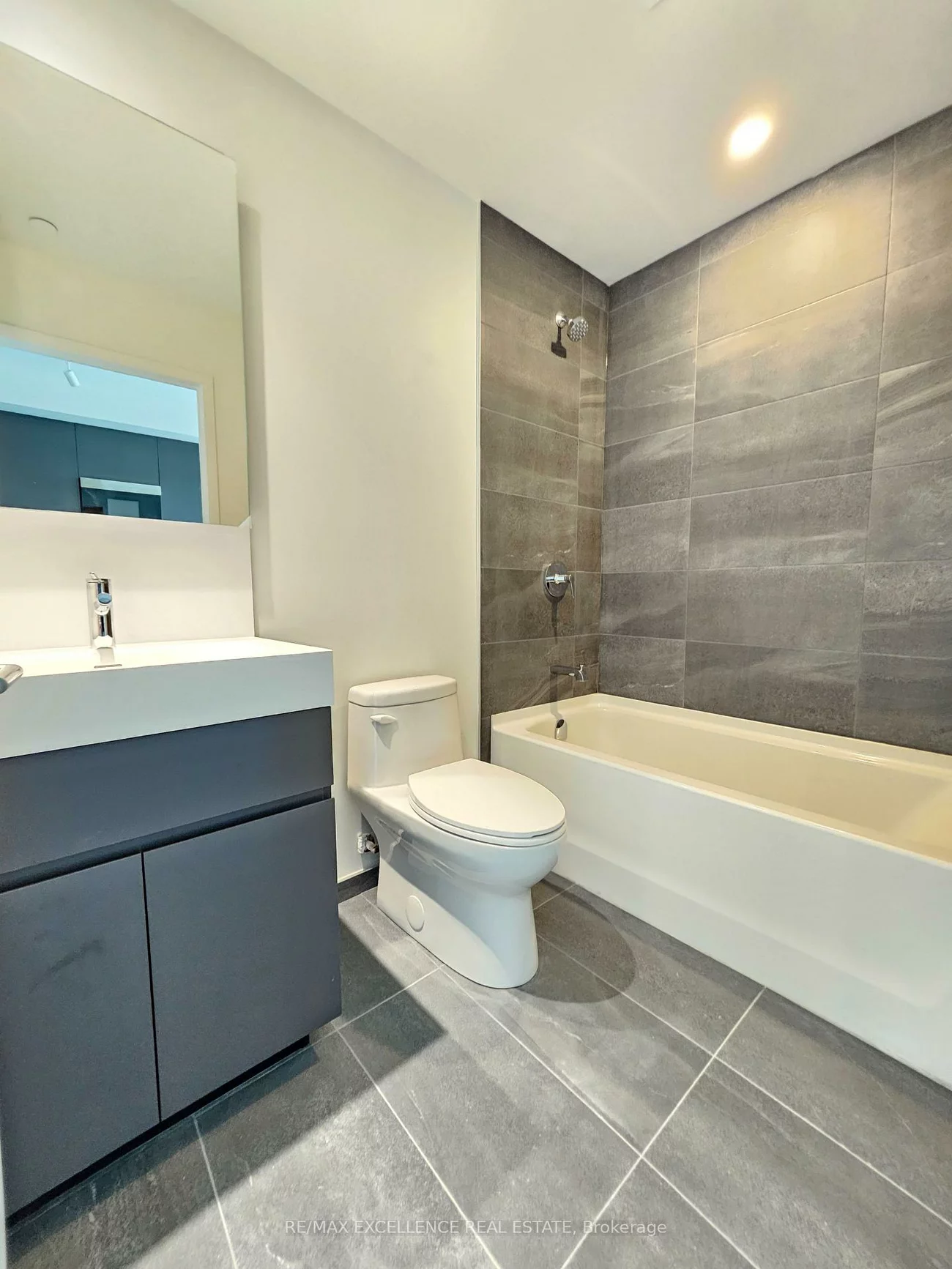 39, Mary, City Centre, Barrie