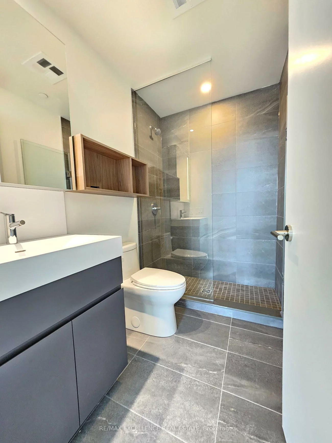 39, Mary, City Centre, Barrie