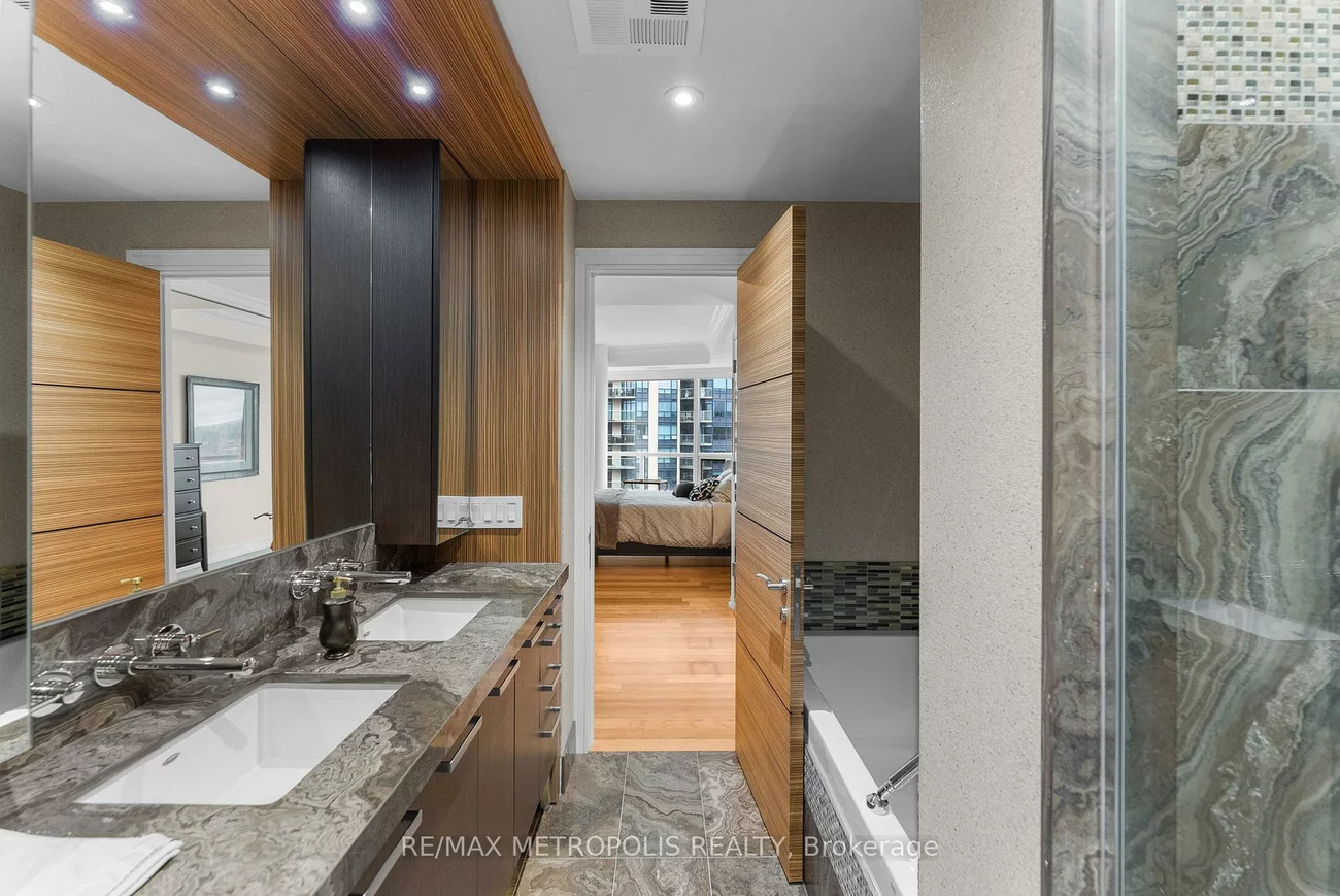 33, Ellen, City Centre, Barrie