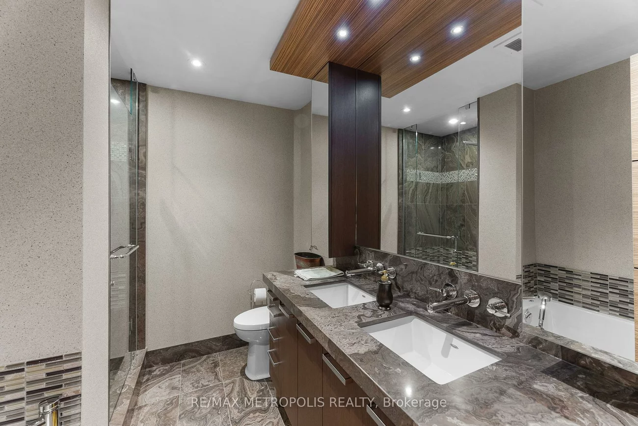 33, Ellen, City Centre, Barrie