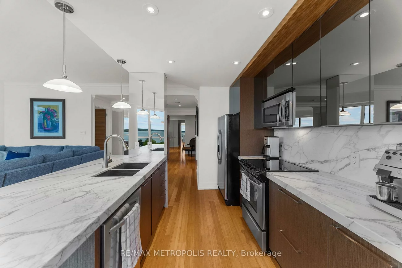 33, Ellen, City Centre, Barrie