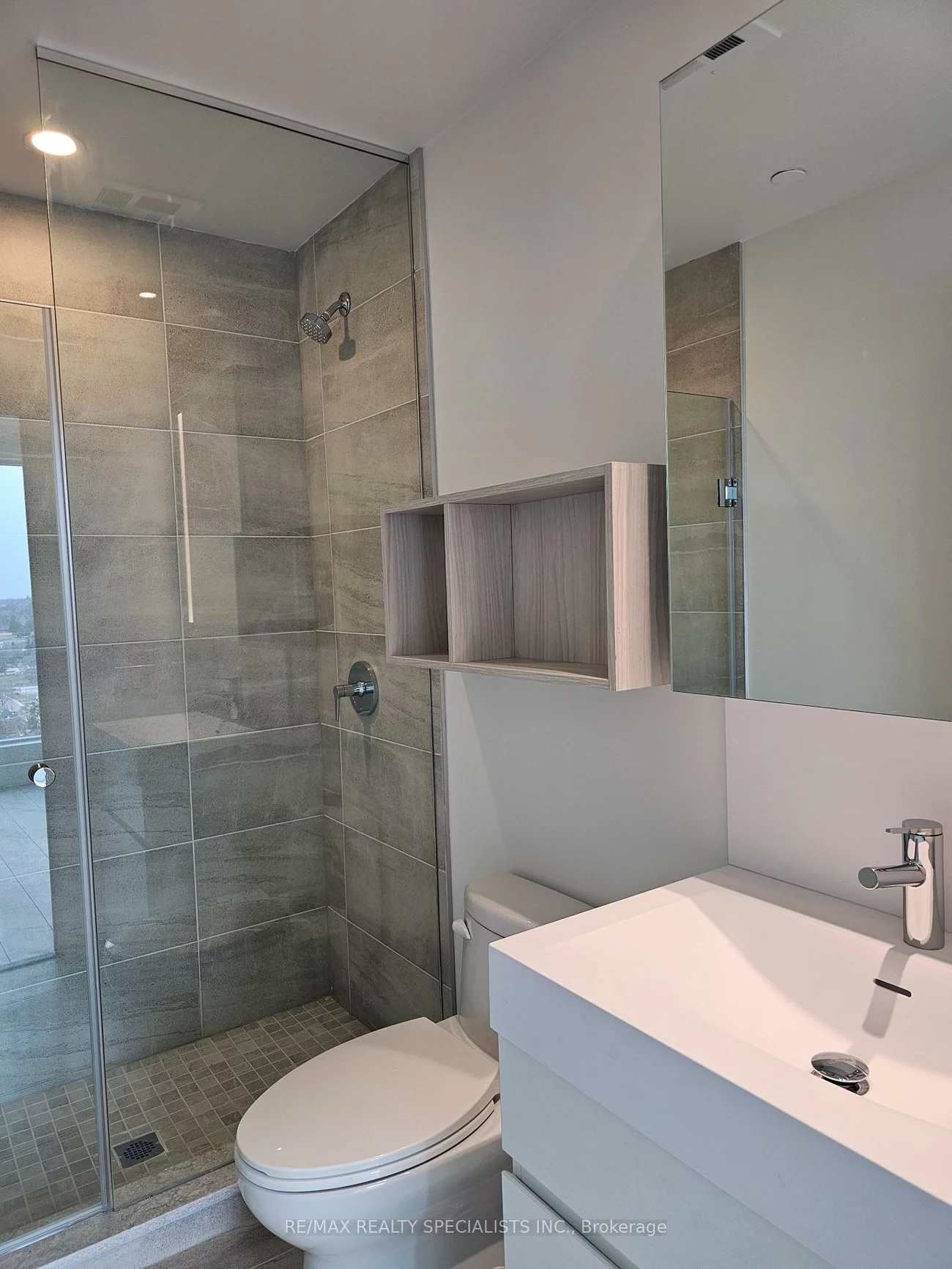 39, Mary, City Centre, Barrie