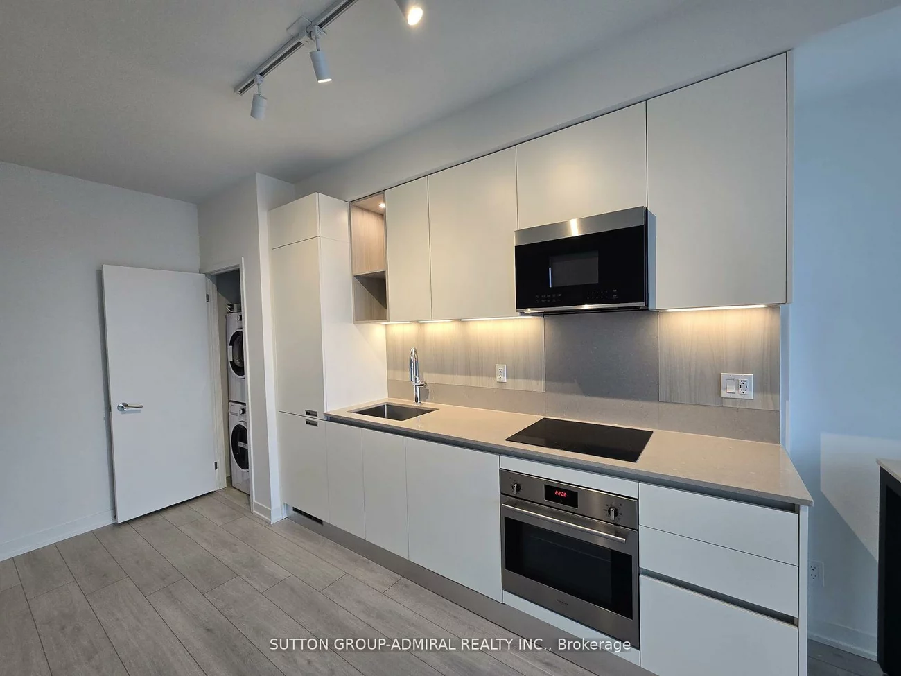 39, Mary, City Centre, Barrie