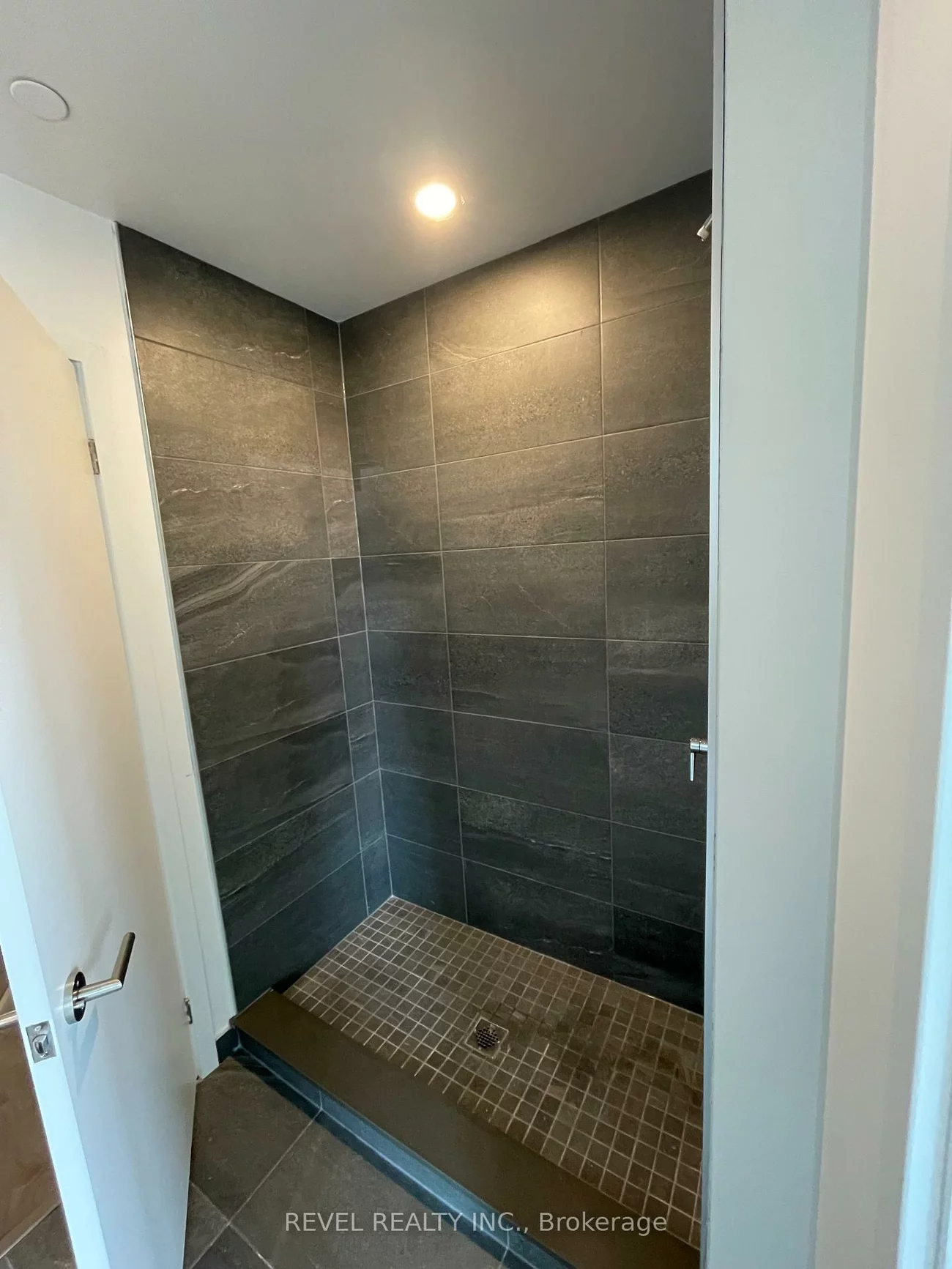39, Mary, City Centre, Barrie