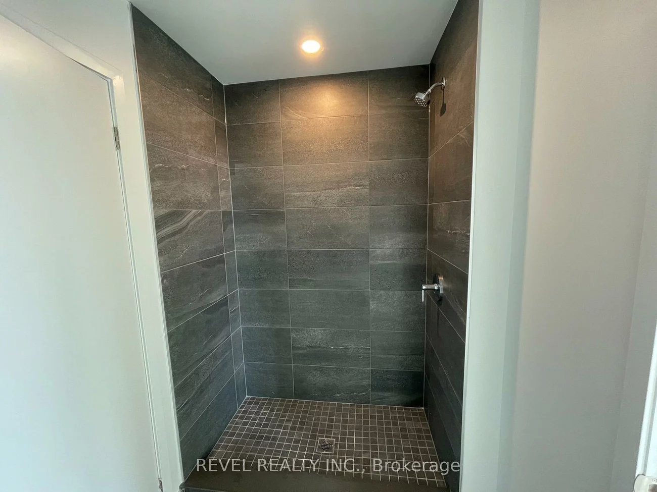 39, Mary, City Centre, Barrie