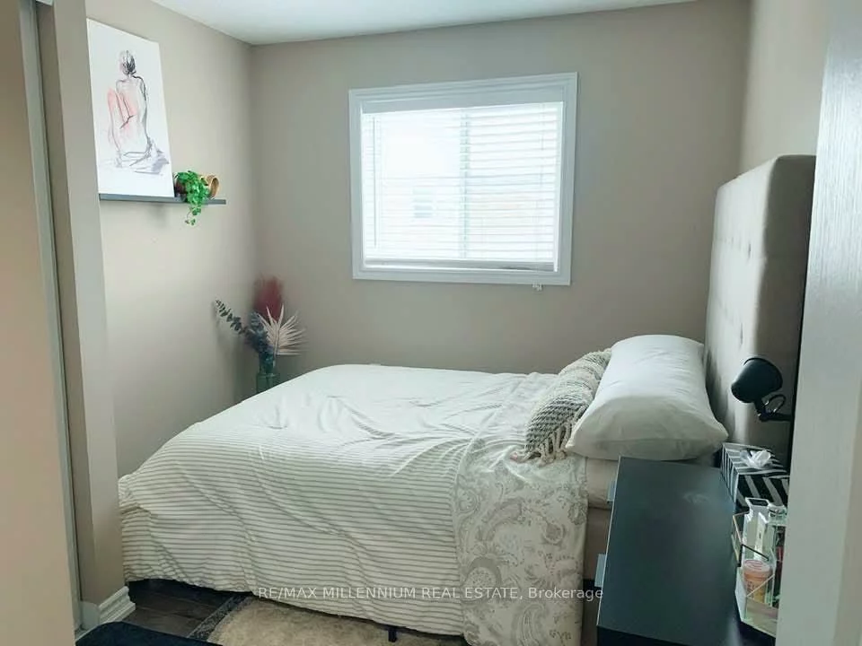 60, Southwoods, Holly, Barrie