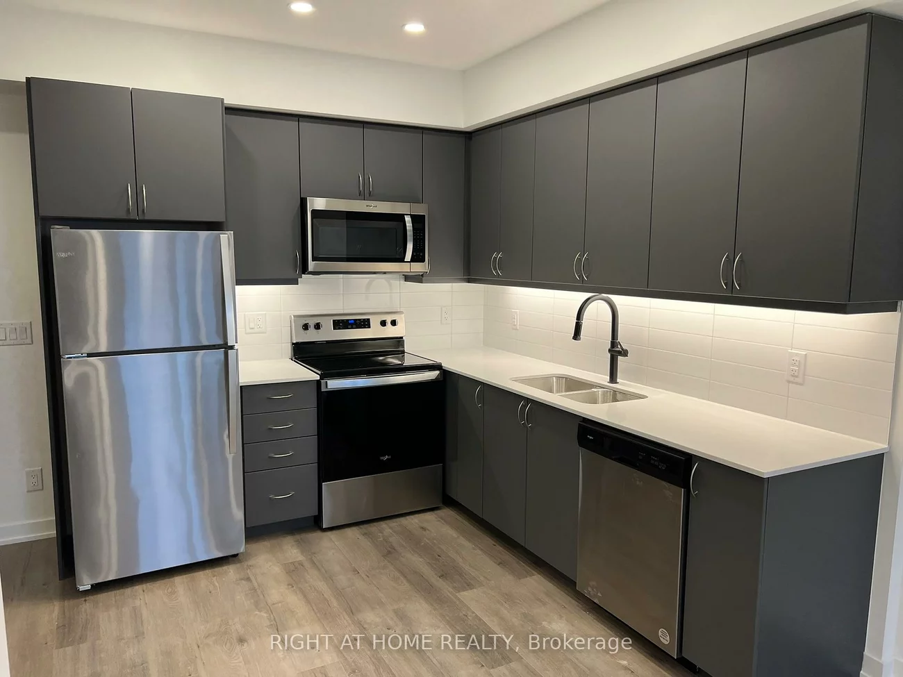 56, Lakeside, Little Lake, Barrie