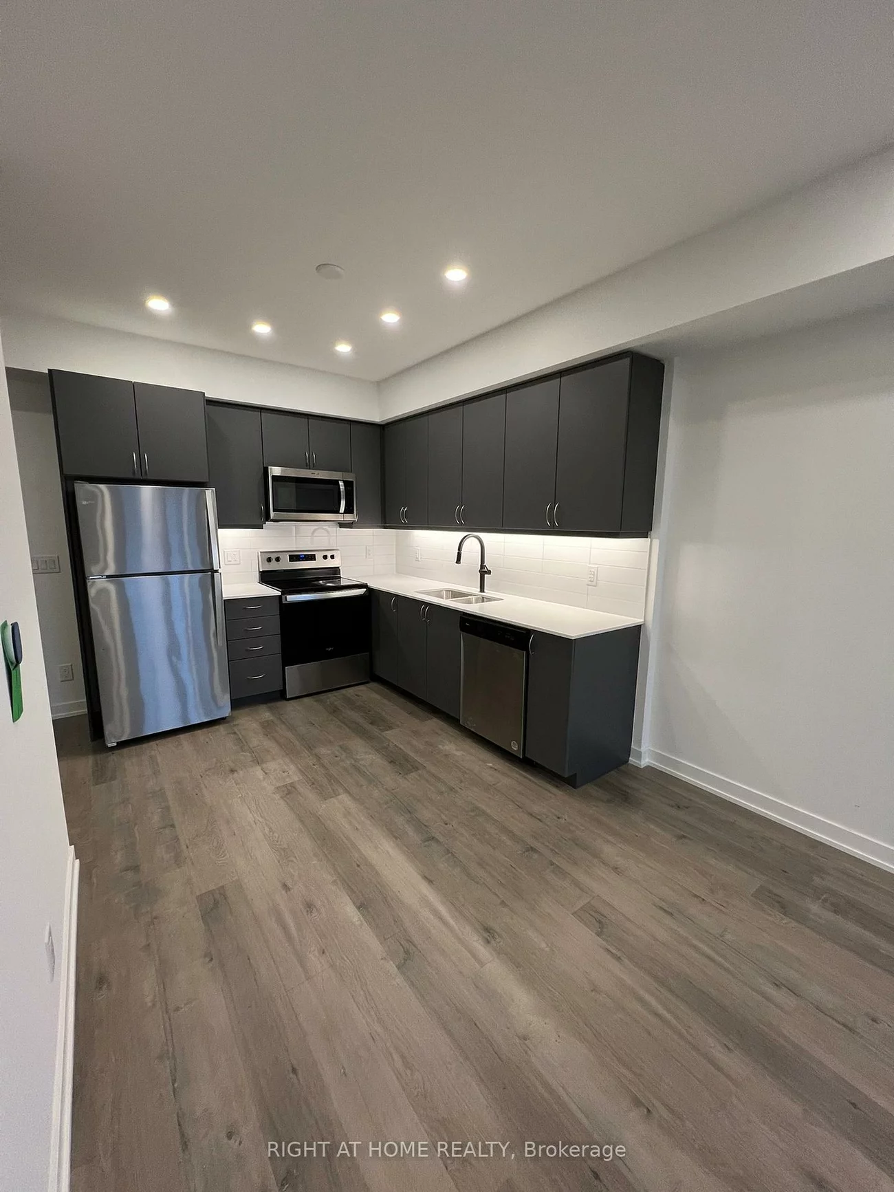 56, Lakeside, Little Lake, Barrie