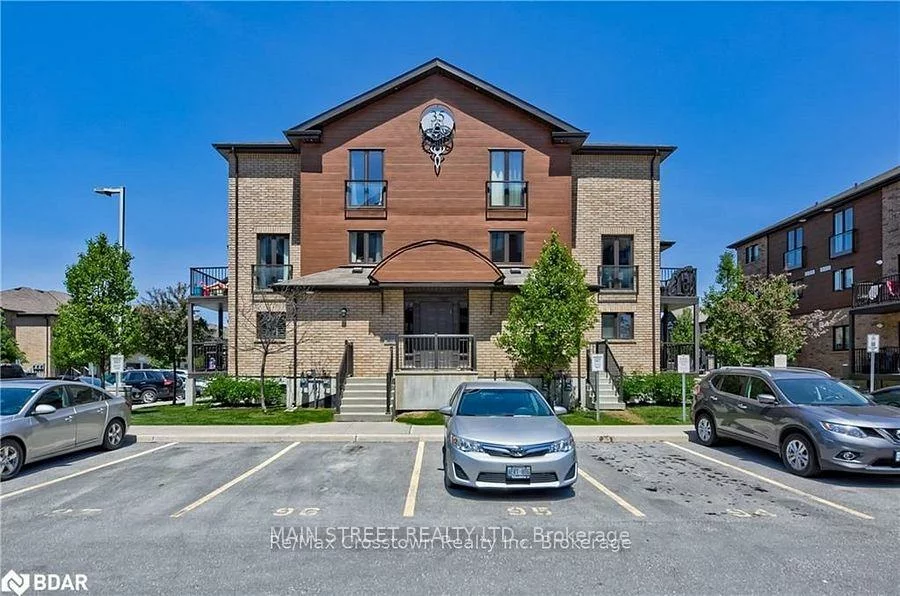 35, Madelaine, Painswick South, Barrie