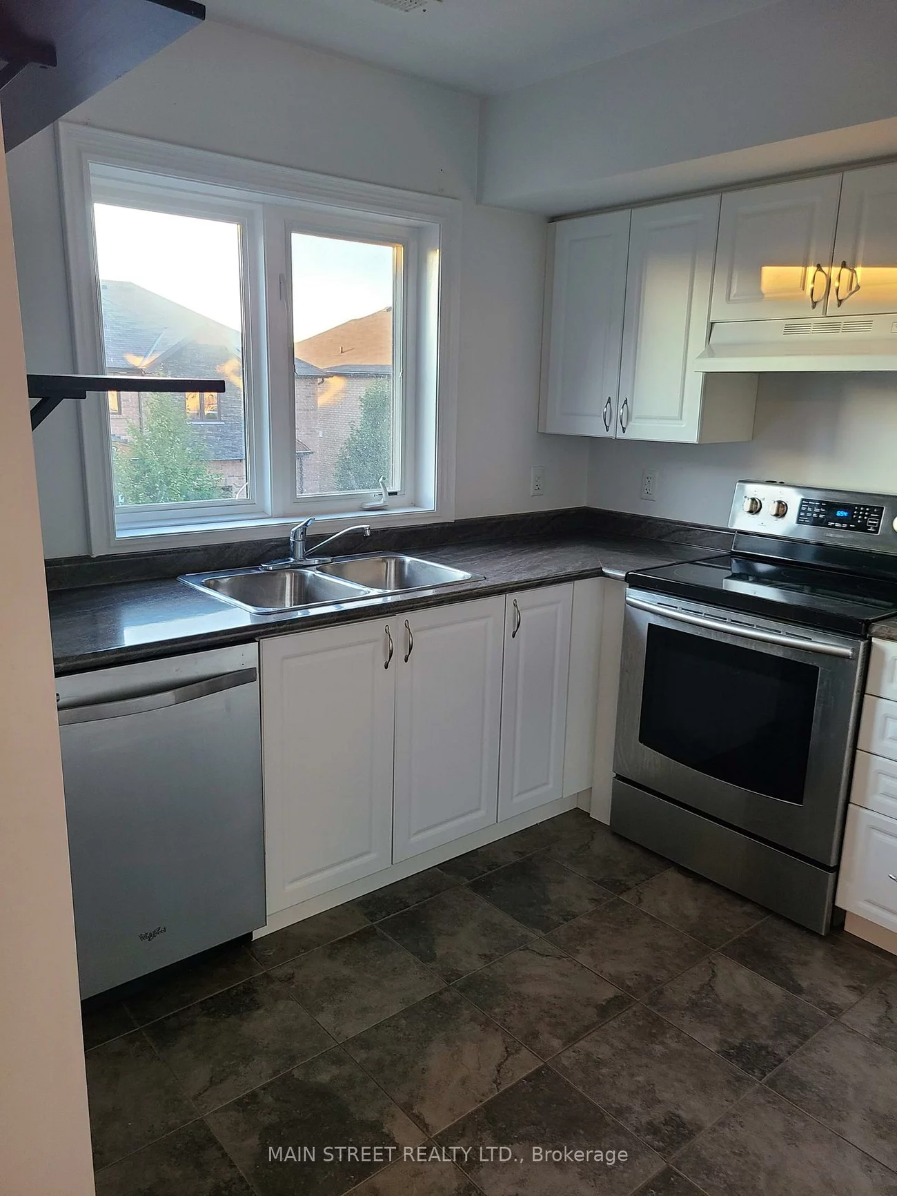 35, Madelaine, Painswick South, Barrie