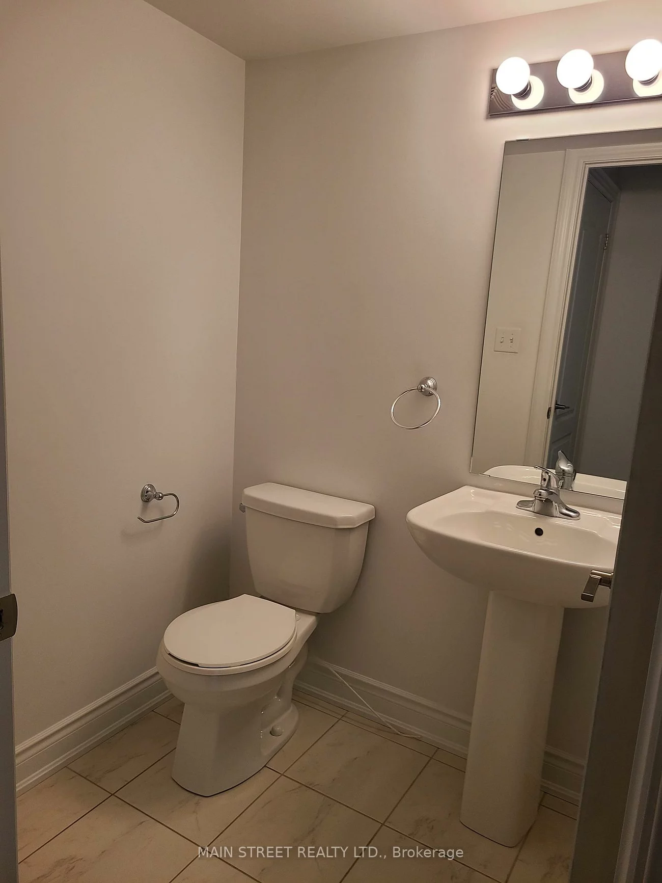 35, Madelaine, Painswick South, Barrie