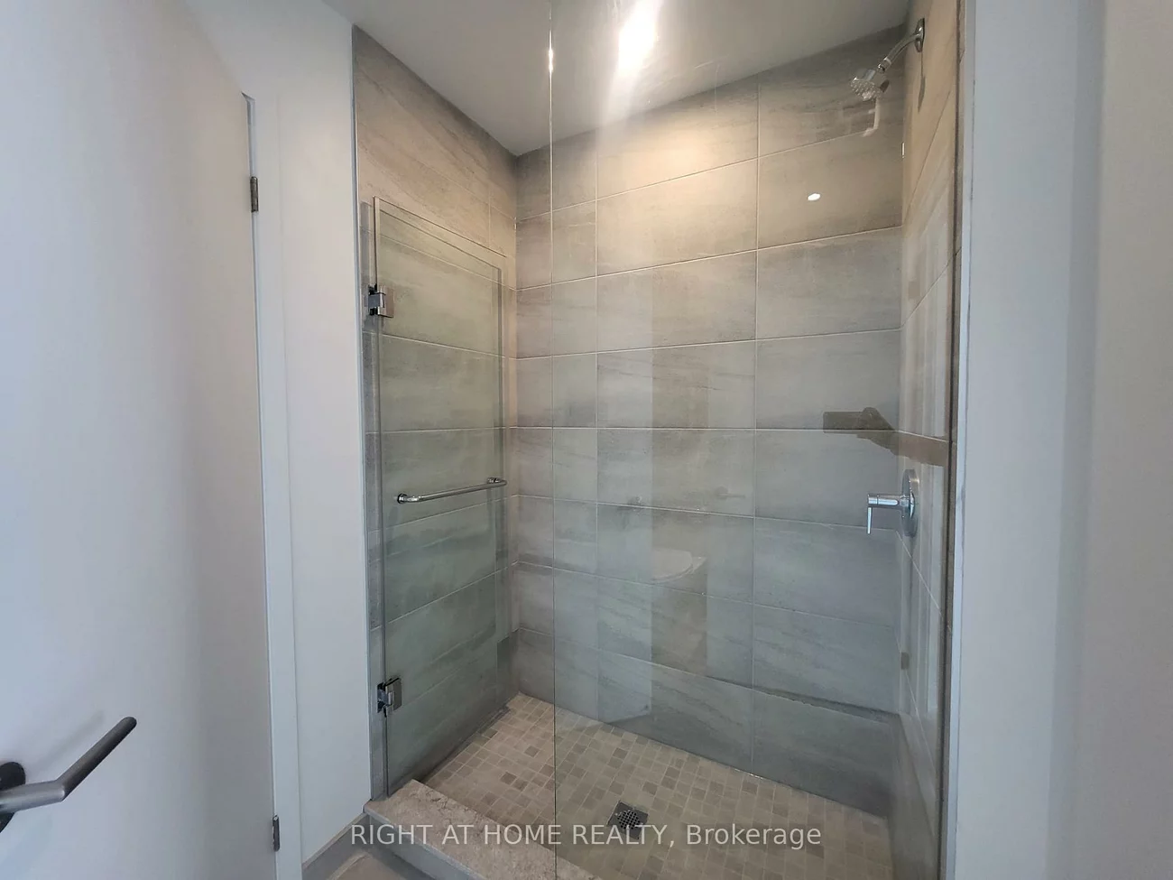 39, Mary, City Centre, Barrie