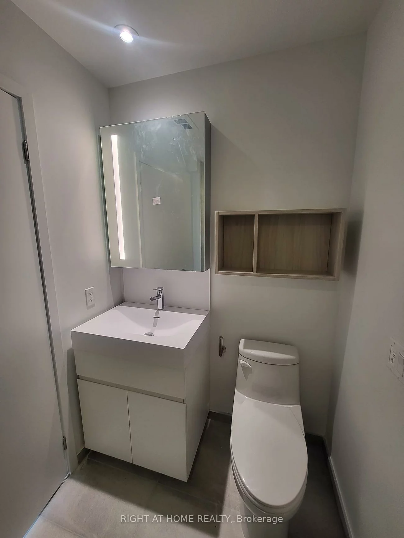 39, Mary, City Centre, Barrie