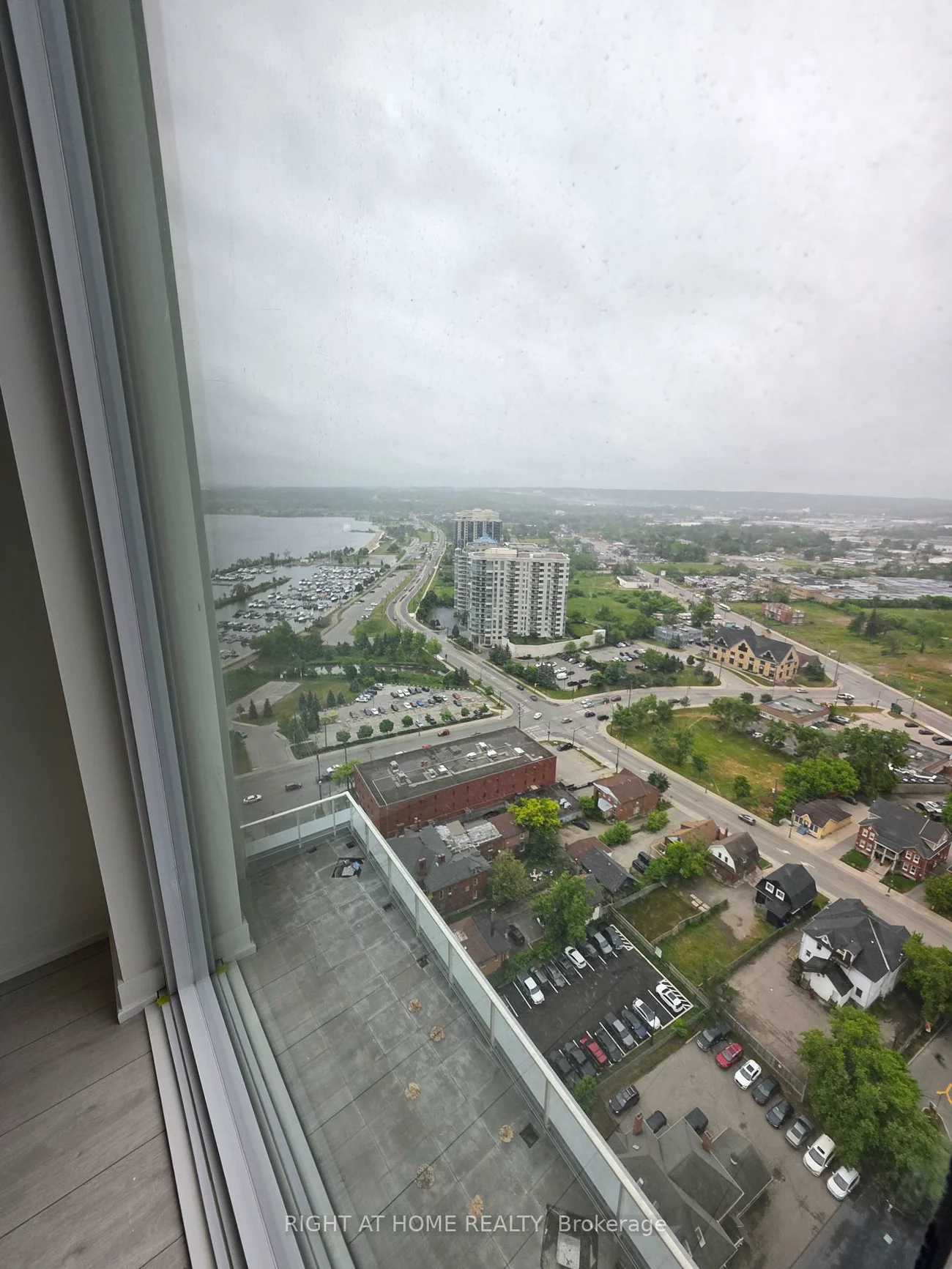 39, Mary, City Centre, Barrie