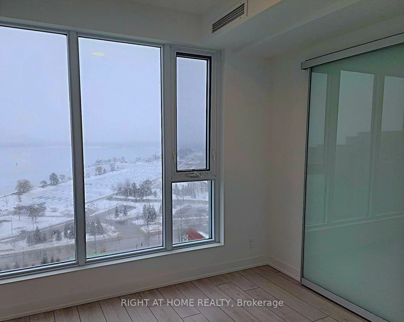 39, Mary, City Centre, Barrie