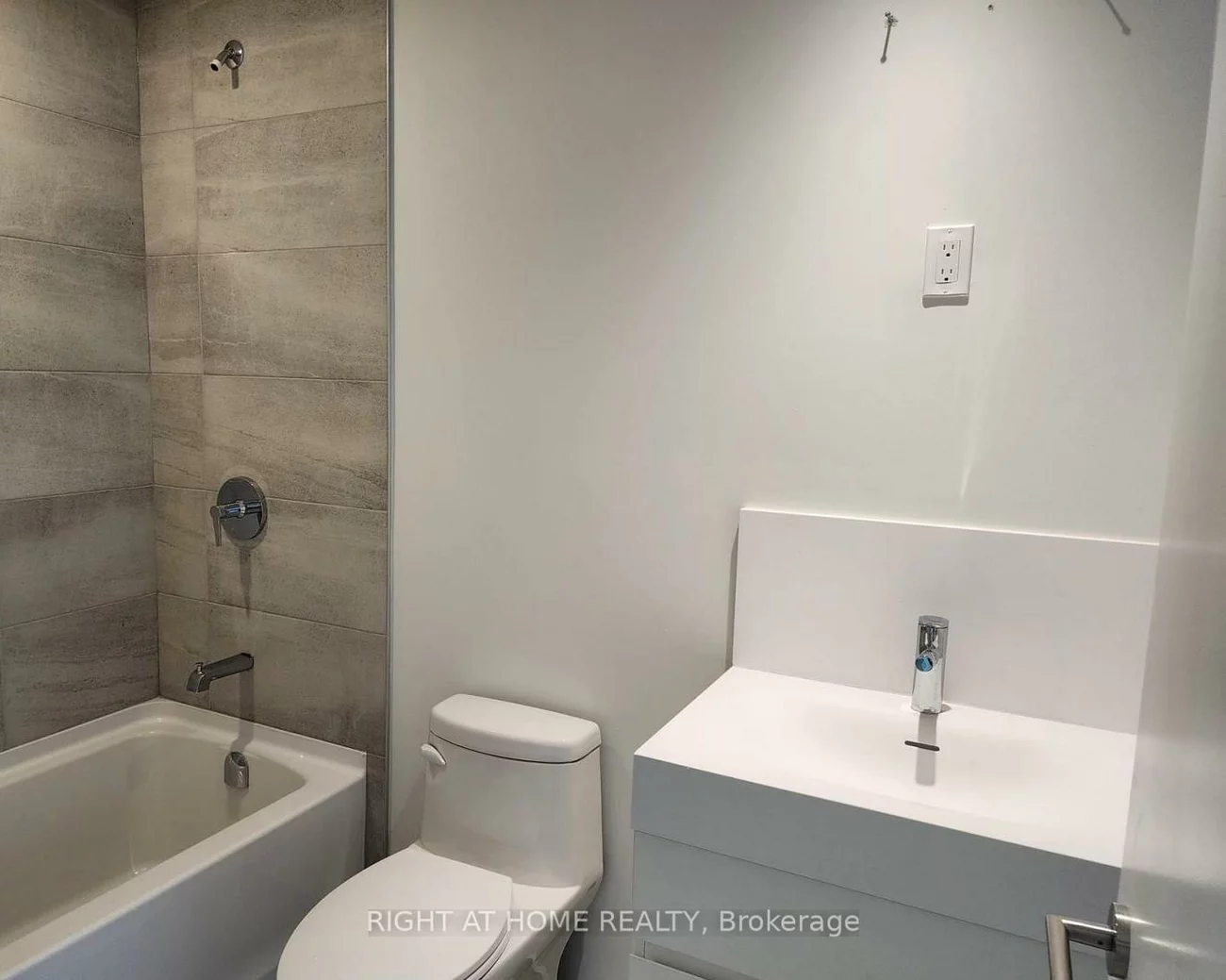 39, Mary, City Centre, Barrie