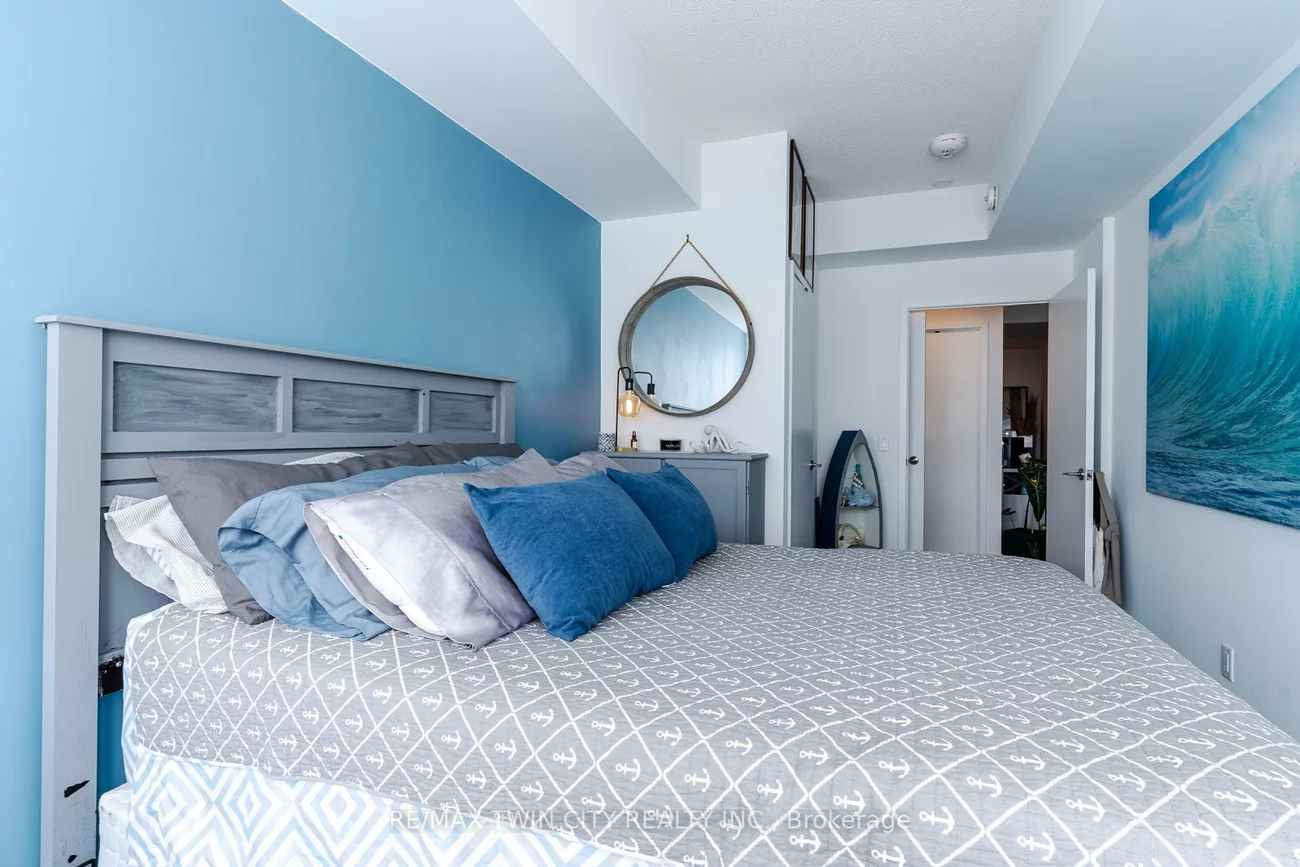 681, Yonge, Painswick South, Barrie