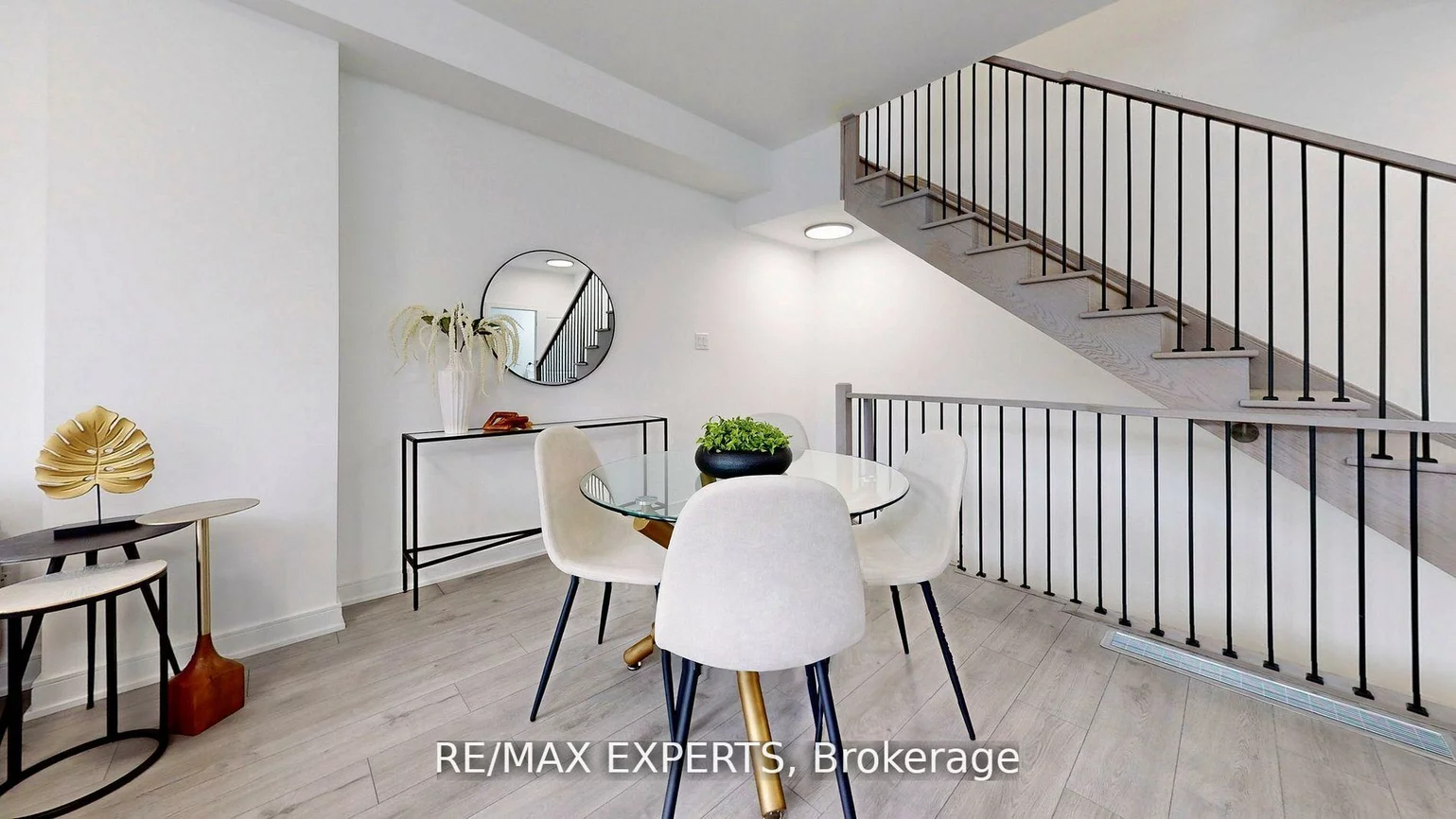 22, Spry, Innis-Shore, Barrie