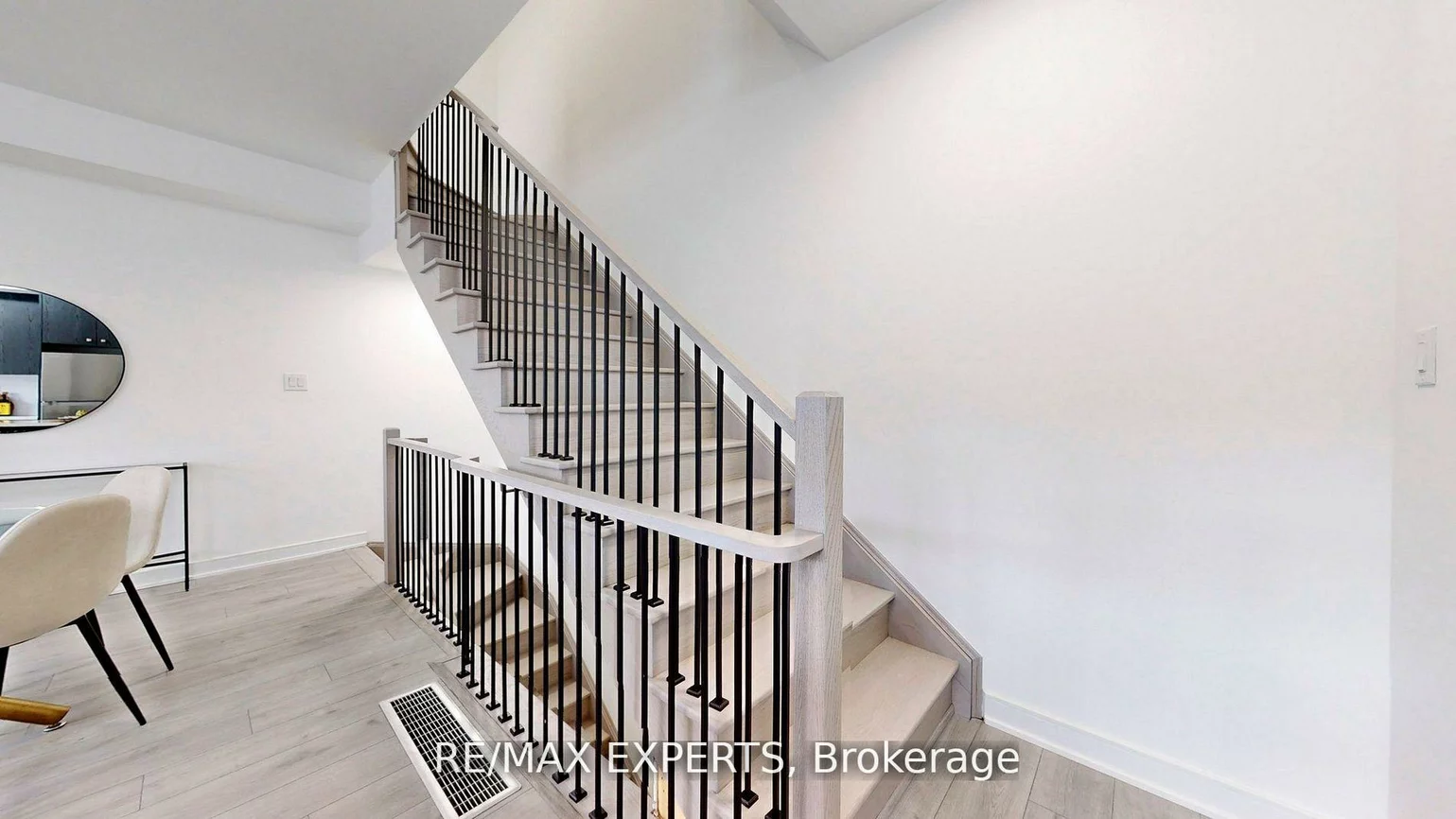 22, Spry, Innis-Shore, Barrie