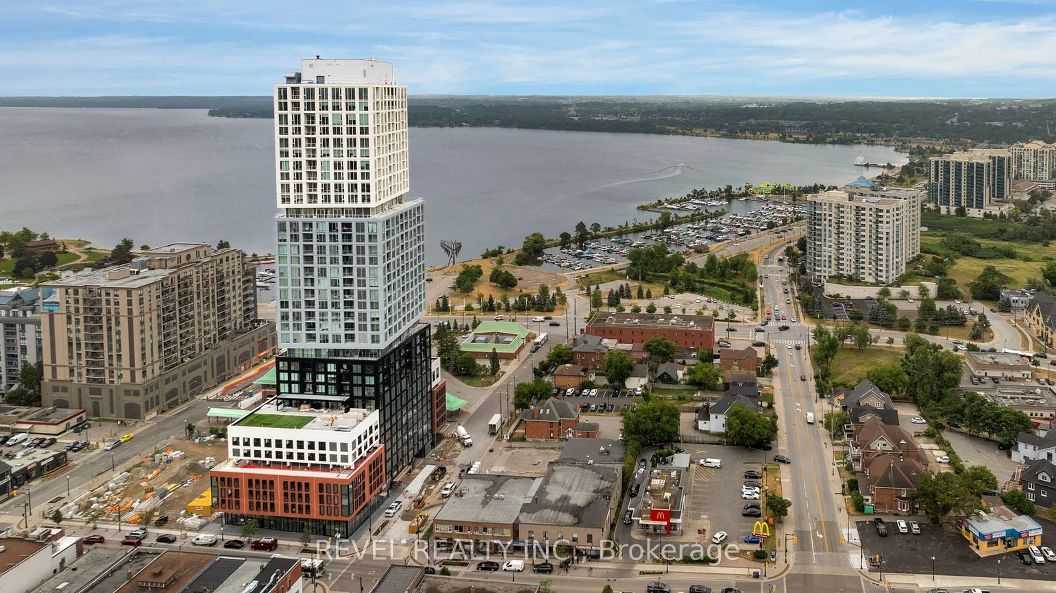 39, Mary, City Centre, Barrie
