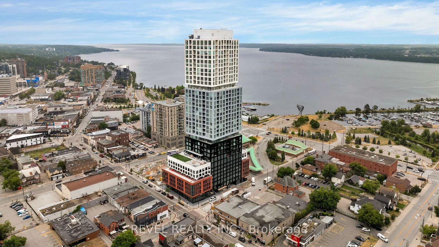 39, Mary, City Centre, Barrie